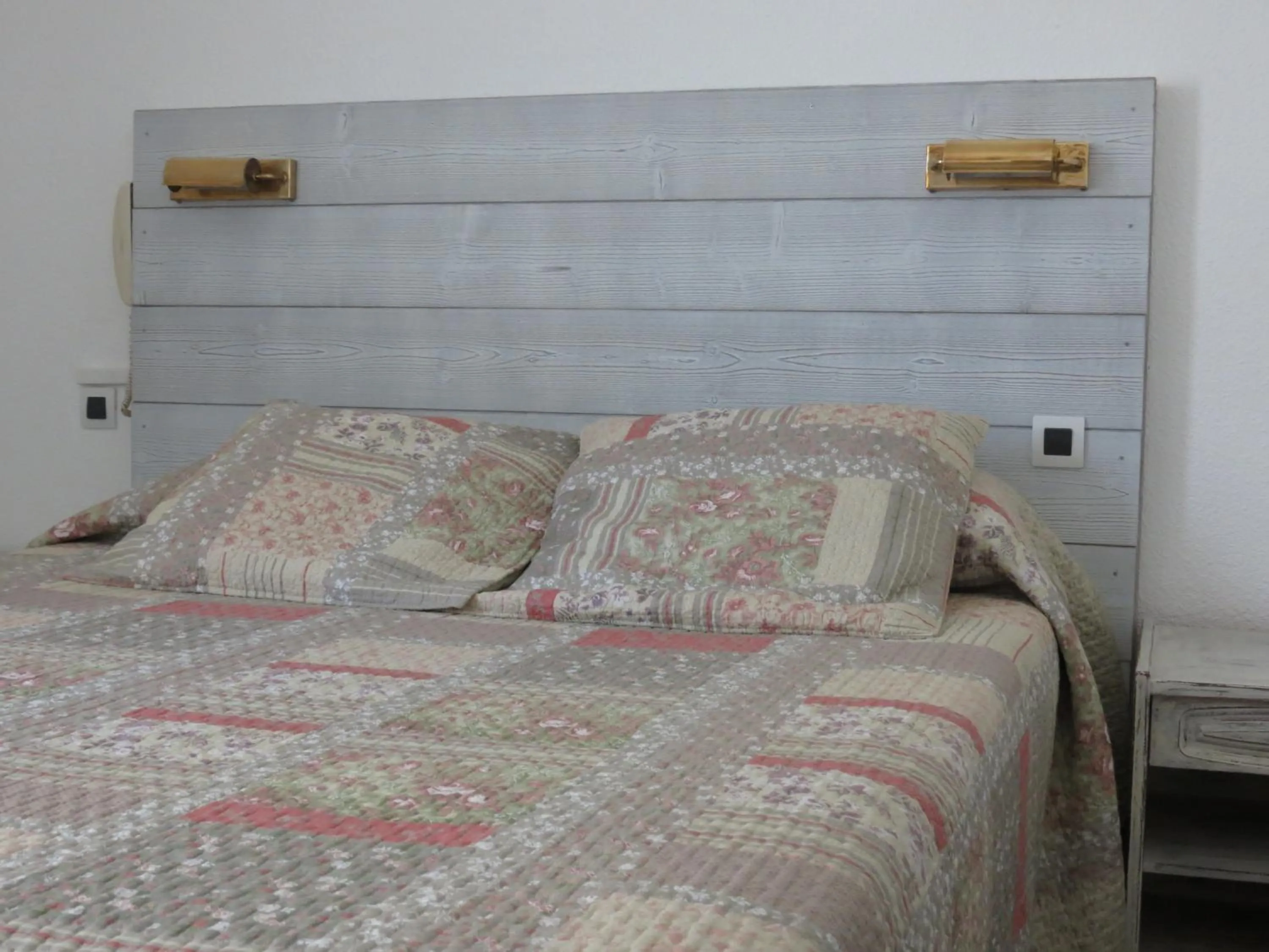 Decorative detail in Le Parasol