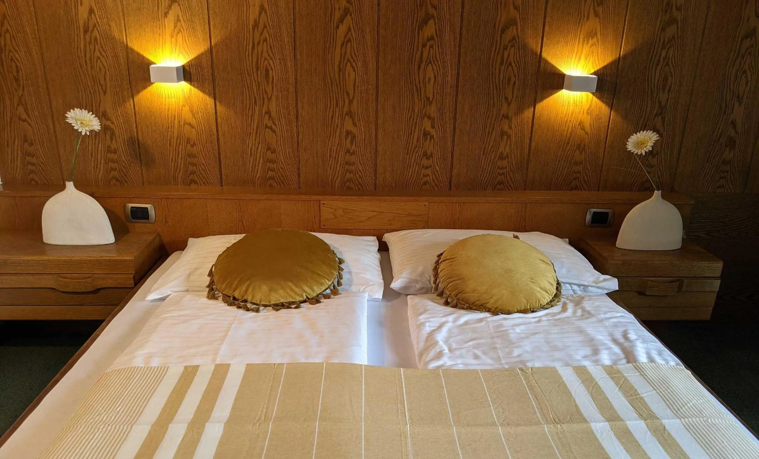 Photo of the whole room, Bed in Hotel Schönbrunn