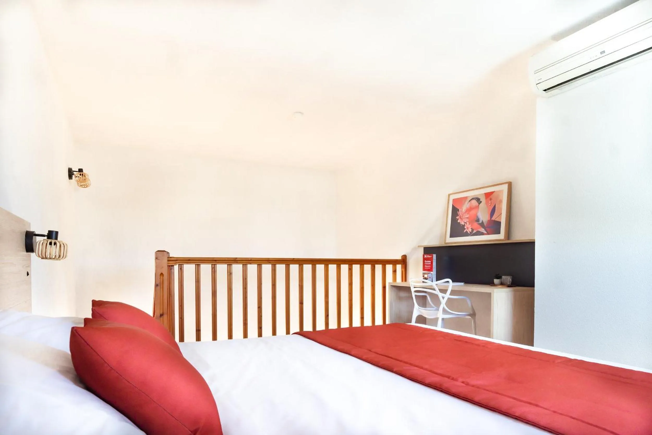 Photo of the whole room, Bed in City Résidence Bordeaux Centre