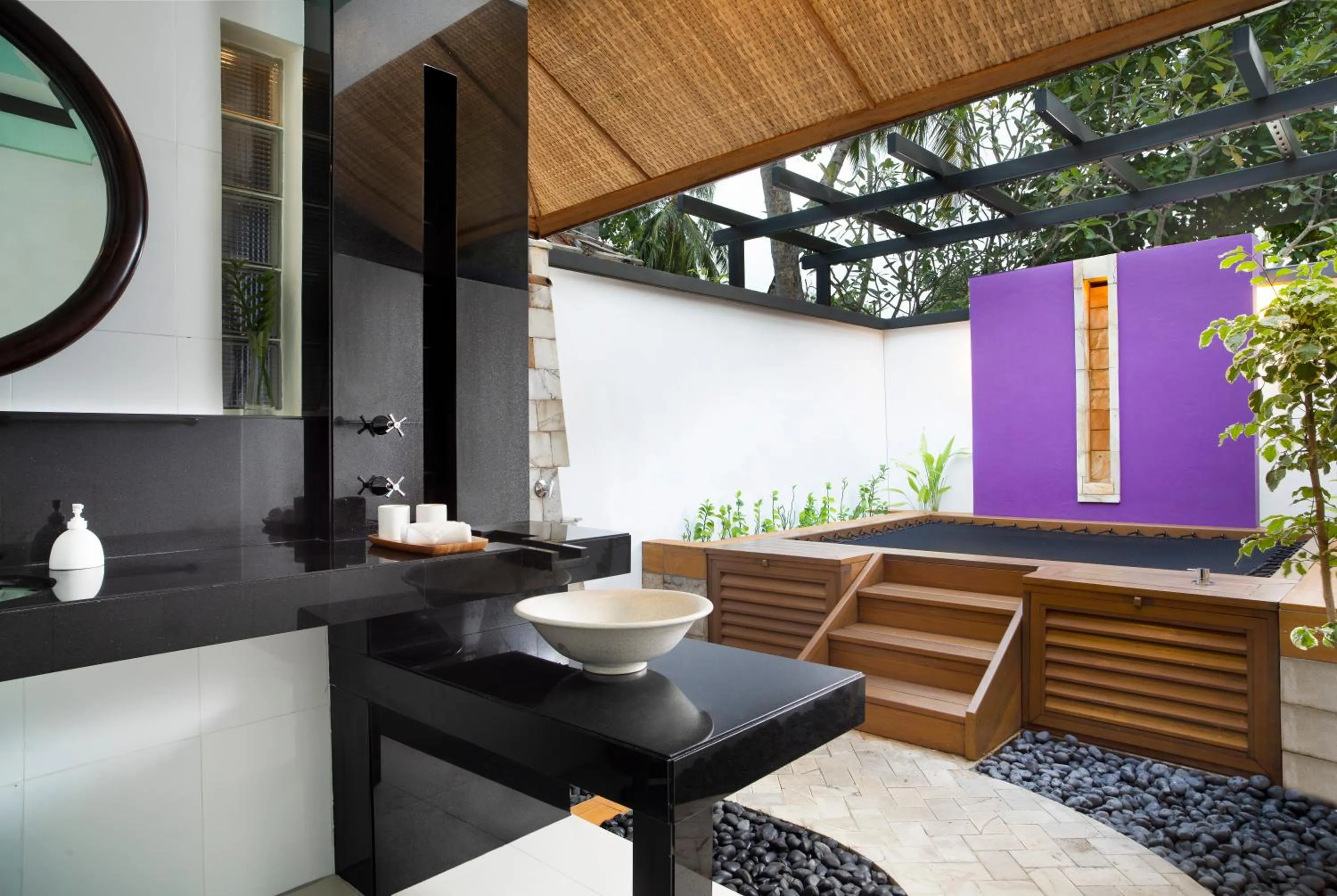 Shower in Dhawa Ihuru, part of Banyan Group