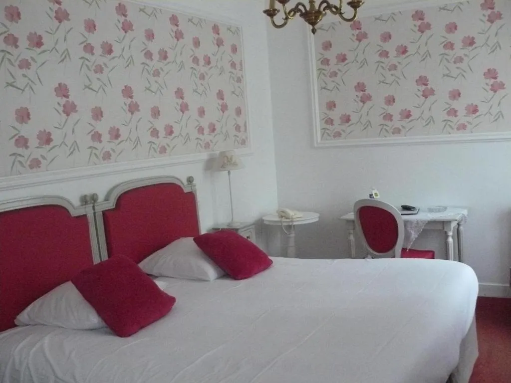 Property building, Bed in La Villa Bois Joli HOTEL RESTAURANT