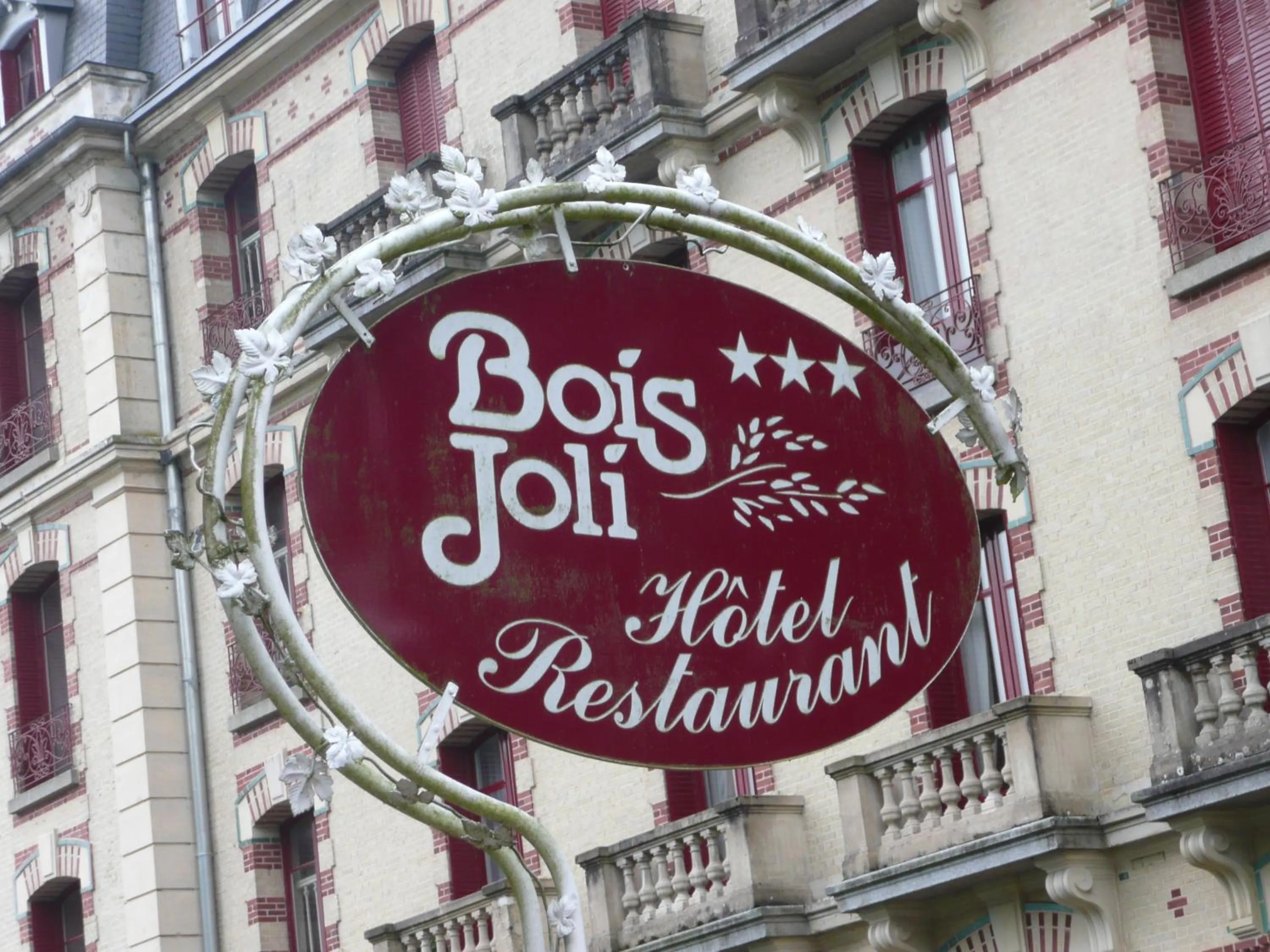 Day in La Villa Bois Joli HOTEL RESTAURANT