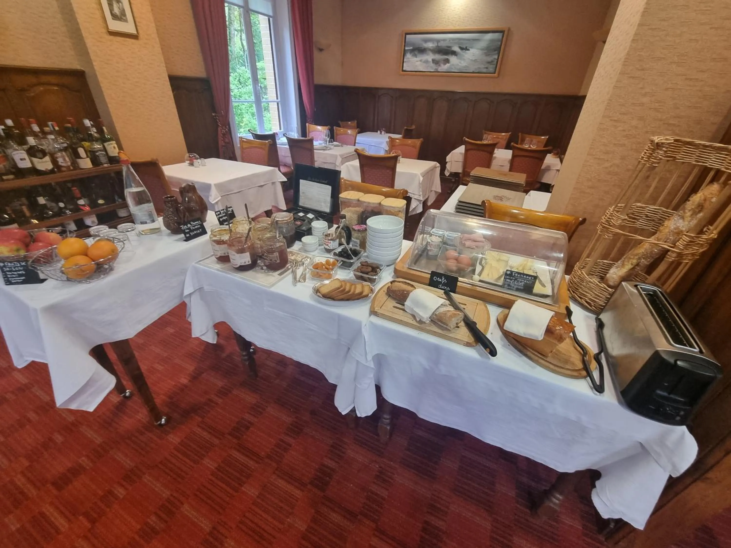 Restaurant/places to eat in La Villa Bois Joli HOTEL RESTAURANT