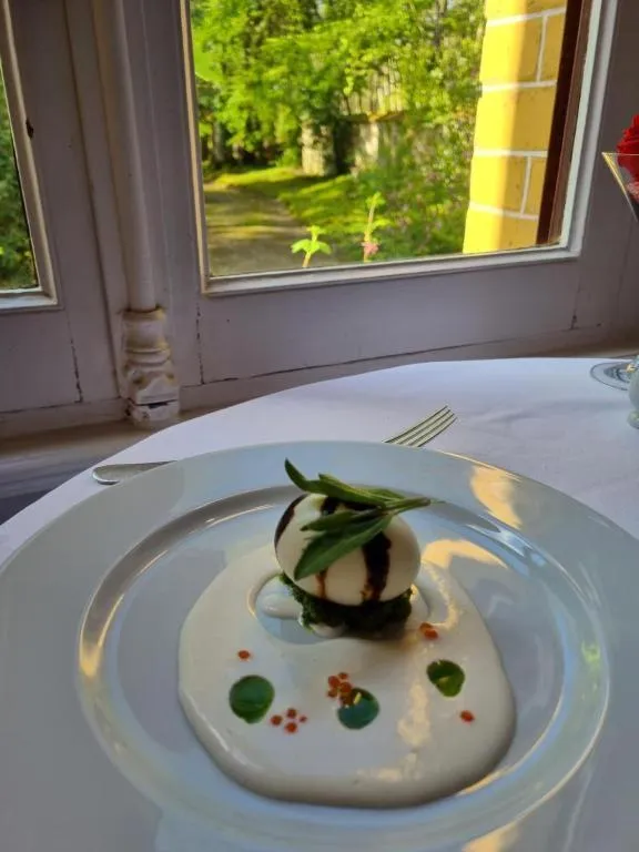 Restaurant/places to eat in La Villa Bois Joli HOTEL RESTAURANT