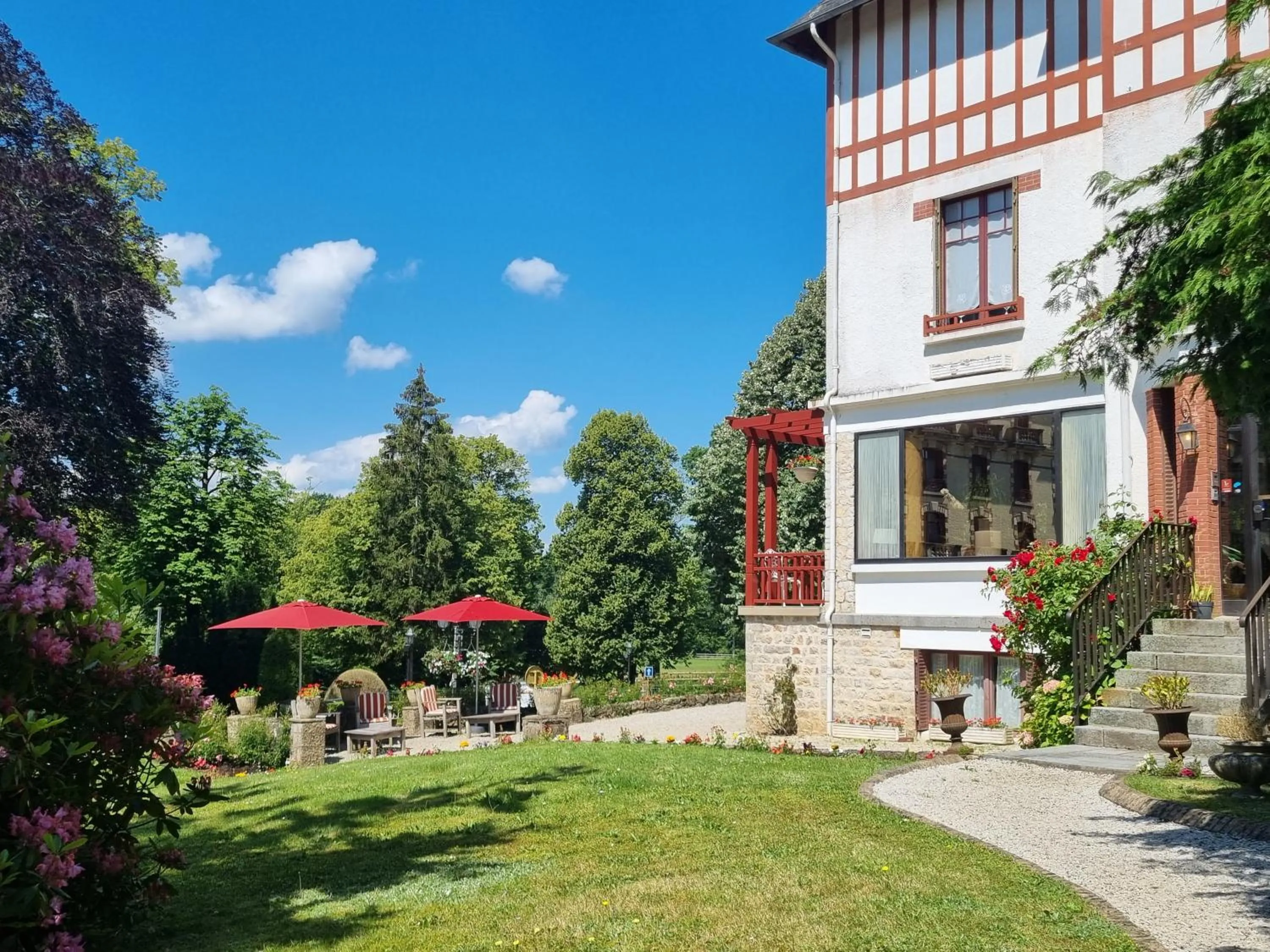 Garden in La Villa Bois Joli HOTEL RESTAURANT