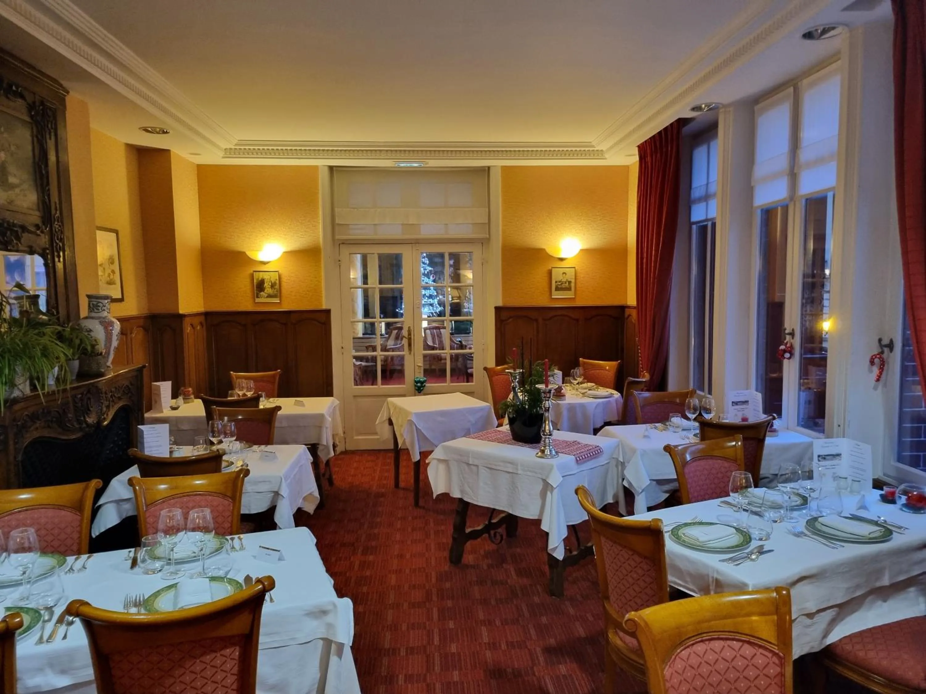 Restaurant/places to eat in La Villa Bois Joli HOTEL RESTAURANT