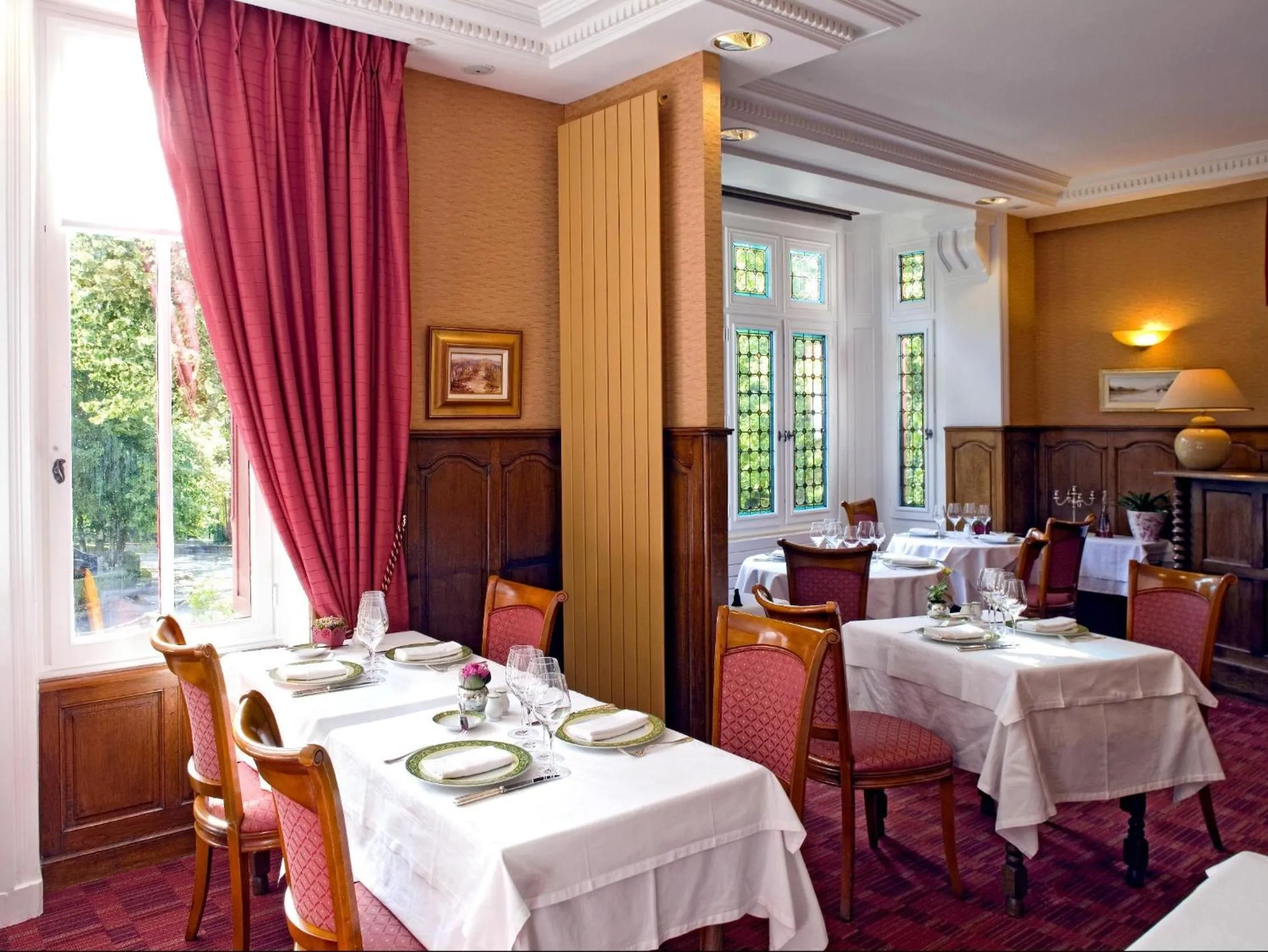 Restaurant/places to eat in La Villa Bois Joli HOTEL RESTAURANT