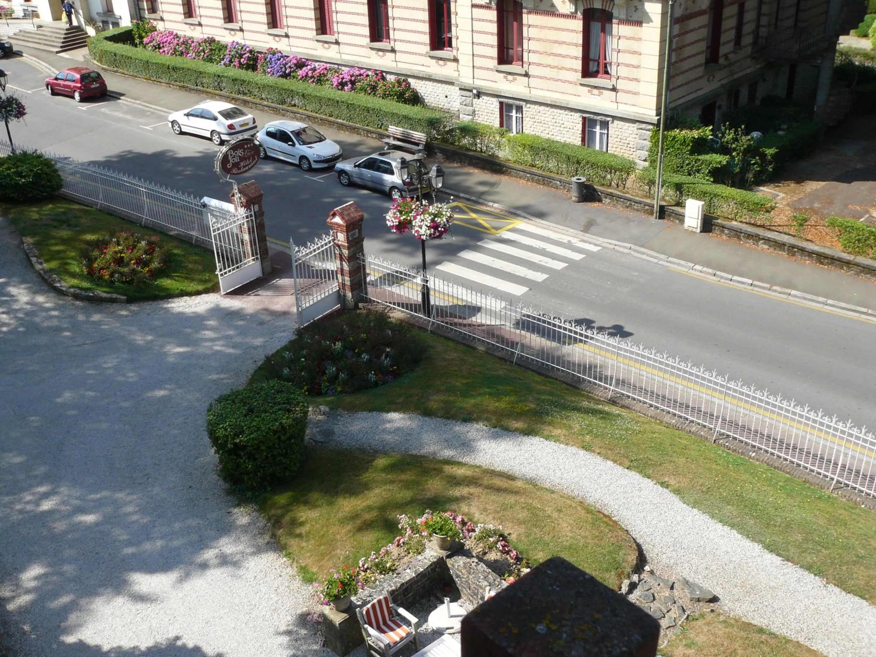 Inner courtyard view in La Villa Bois Joli HOTEL RESTAURANT
