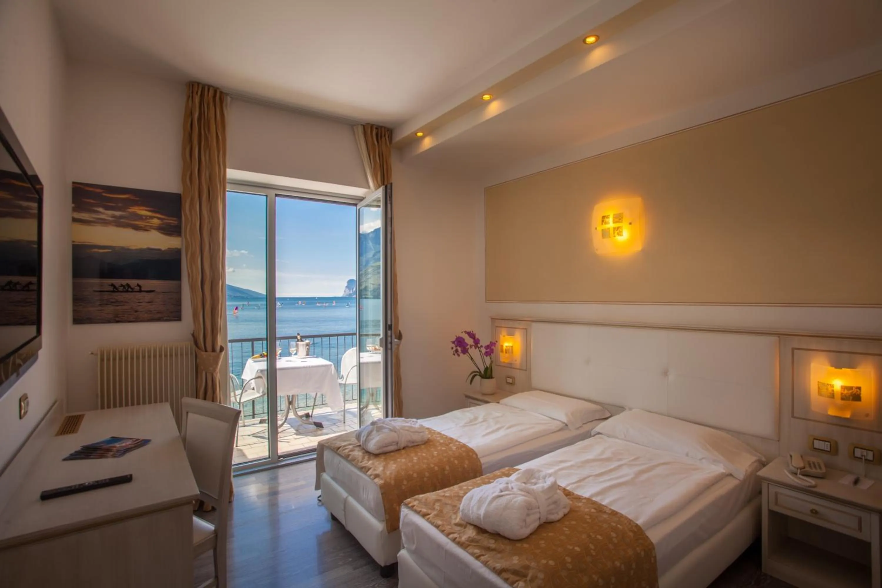 Bedroom, Bed in Hotel Lido Blu - Surf & Bike