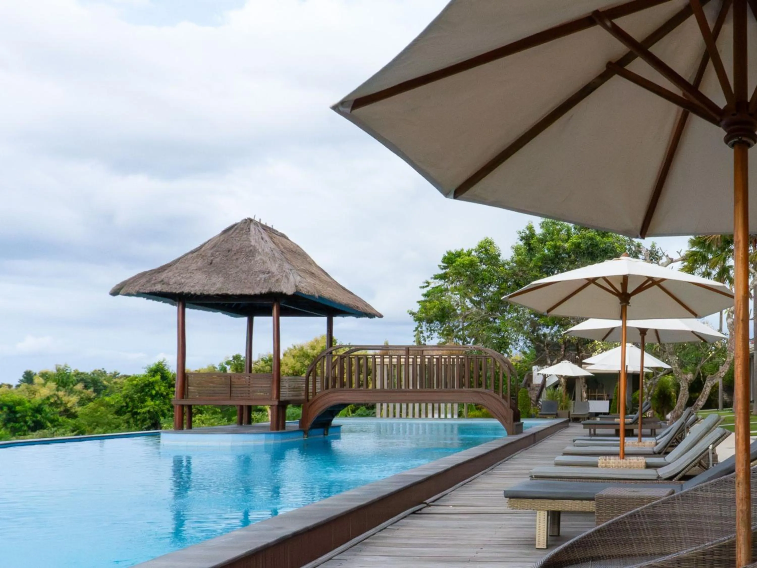 Swimming pool in Semabu Hills Hotel Nusa Penida