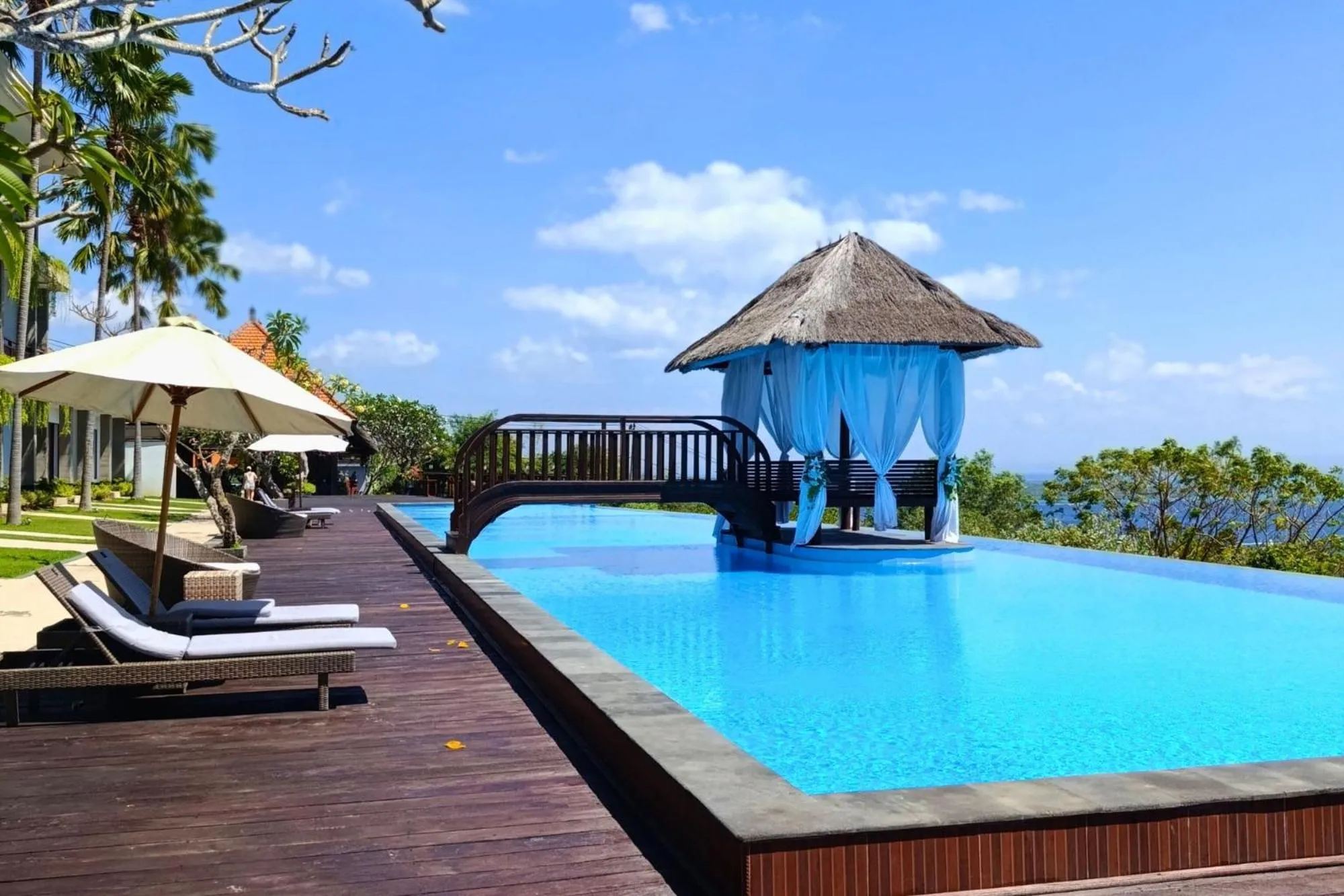 Swimming pool in Semabu Hills Hotel Nusa Penida