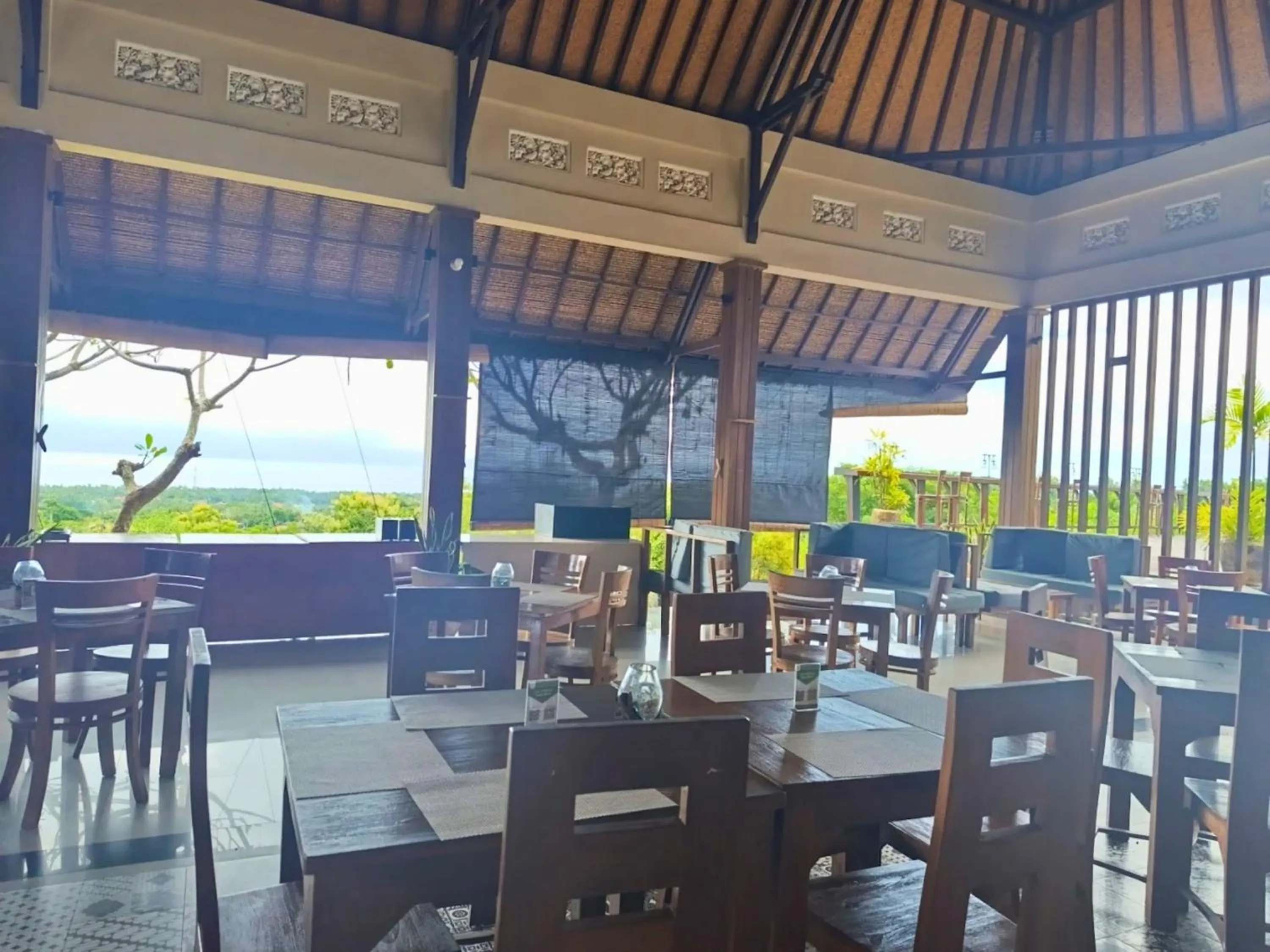 Restaurant/places to eat in Semabu Hills Hotel Nusa Penida