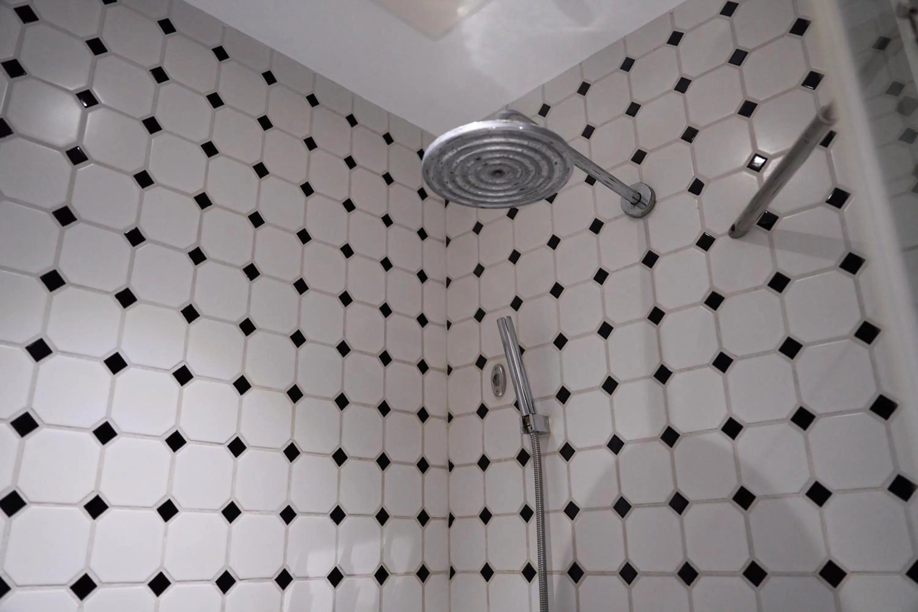 Shower in Yi Stack Hotel Beijing