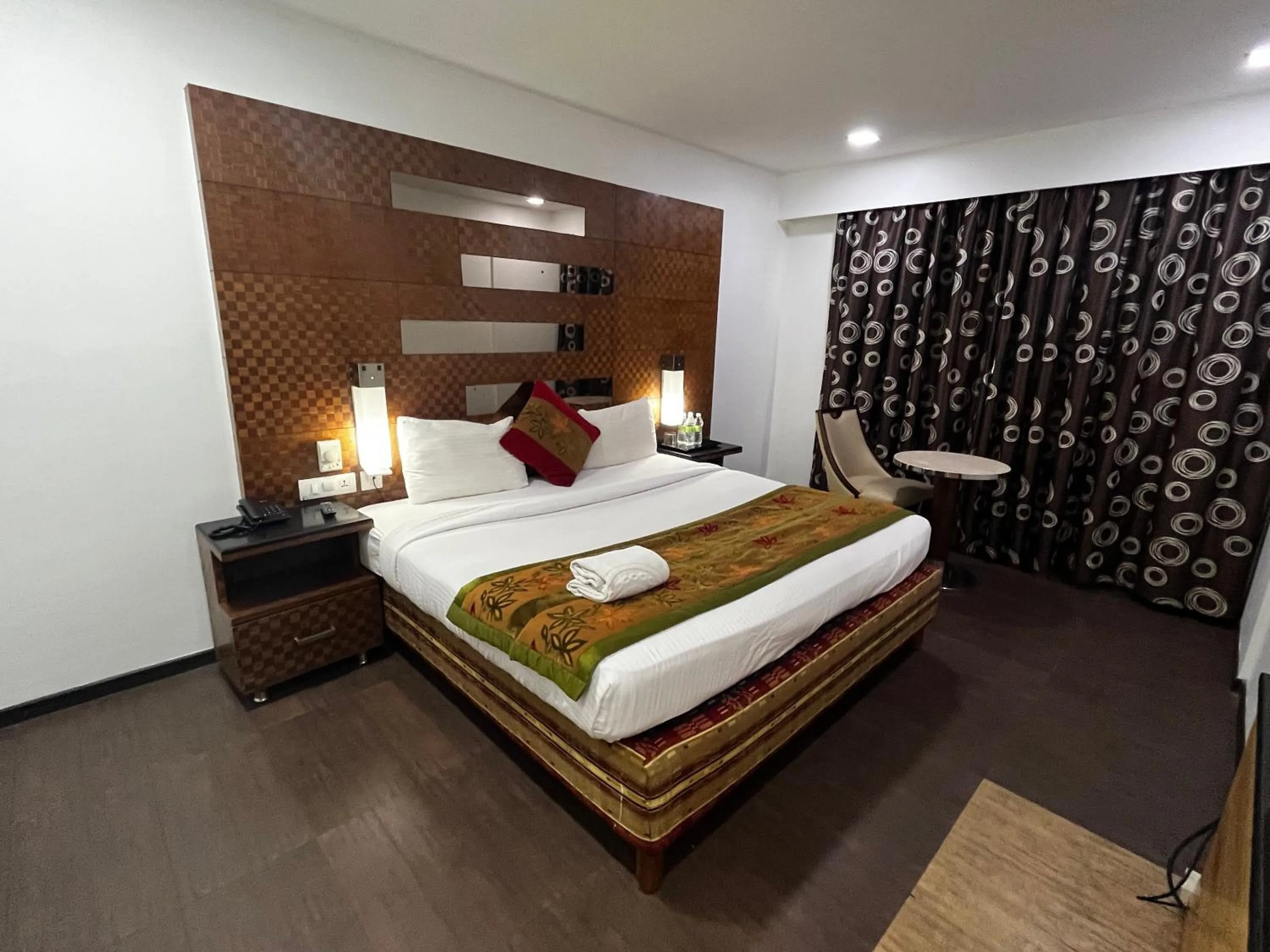Bedroom, Bed in Ramee Guestline Hotel Bangalore
