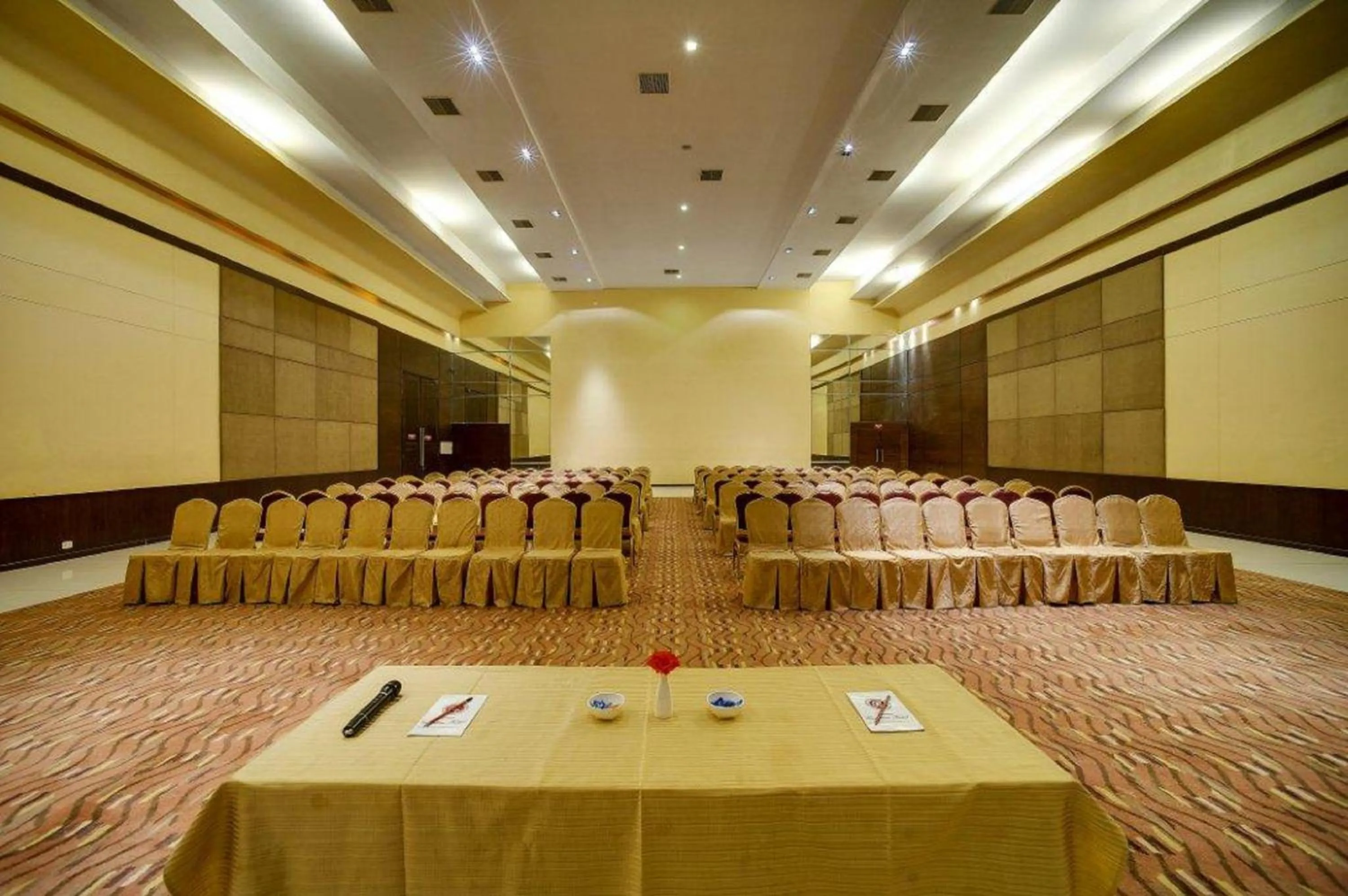 Banquet/Function facilities in Ramee Guestline Hotel Bangalore