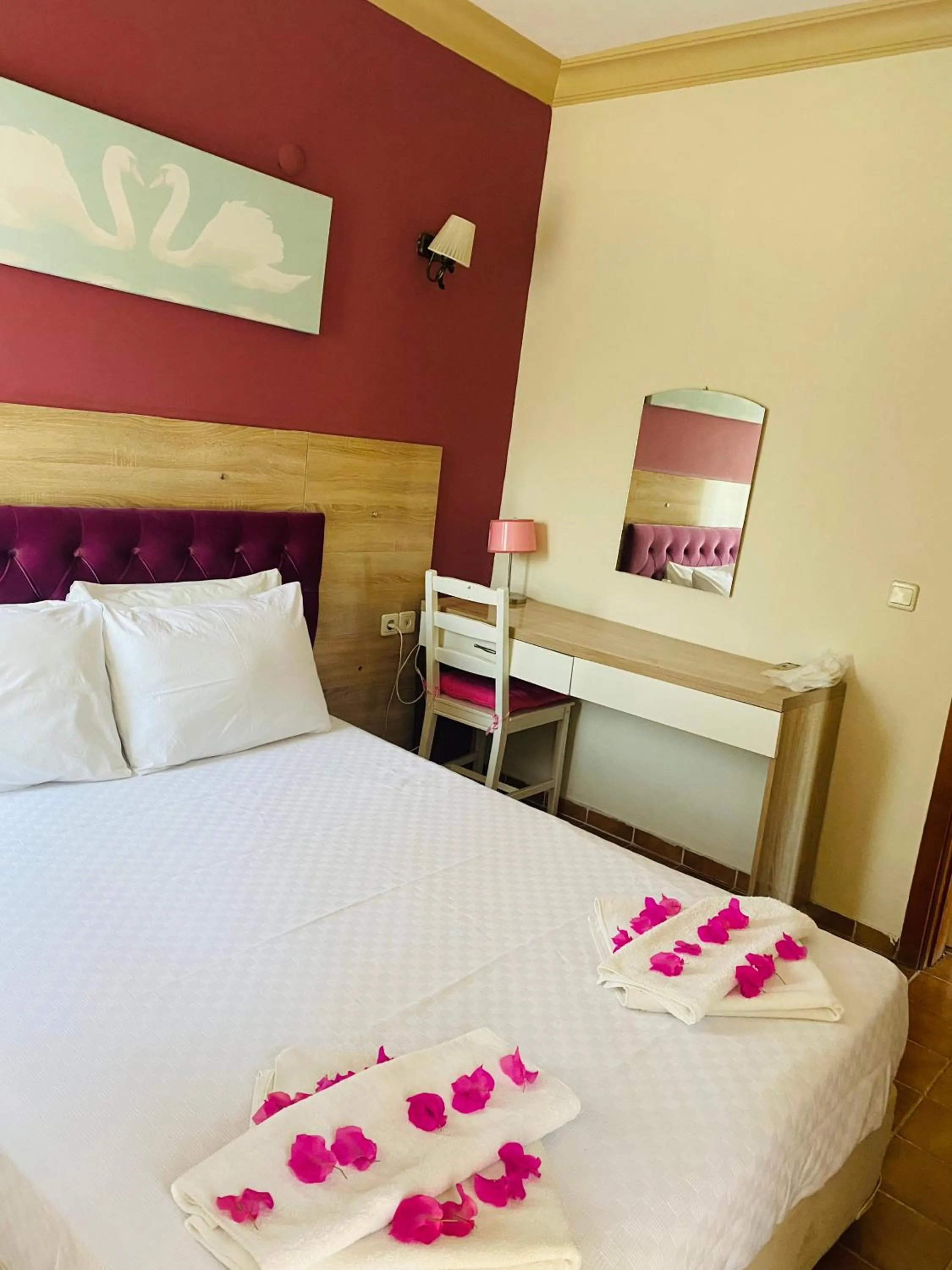 Bedroom, Bed in Konak Su Hotel