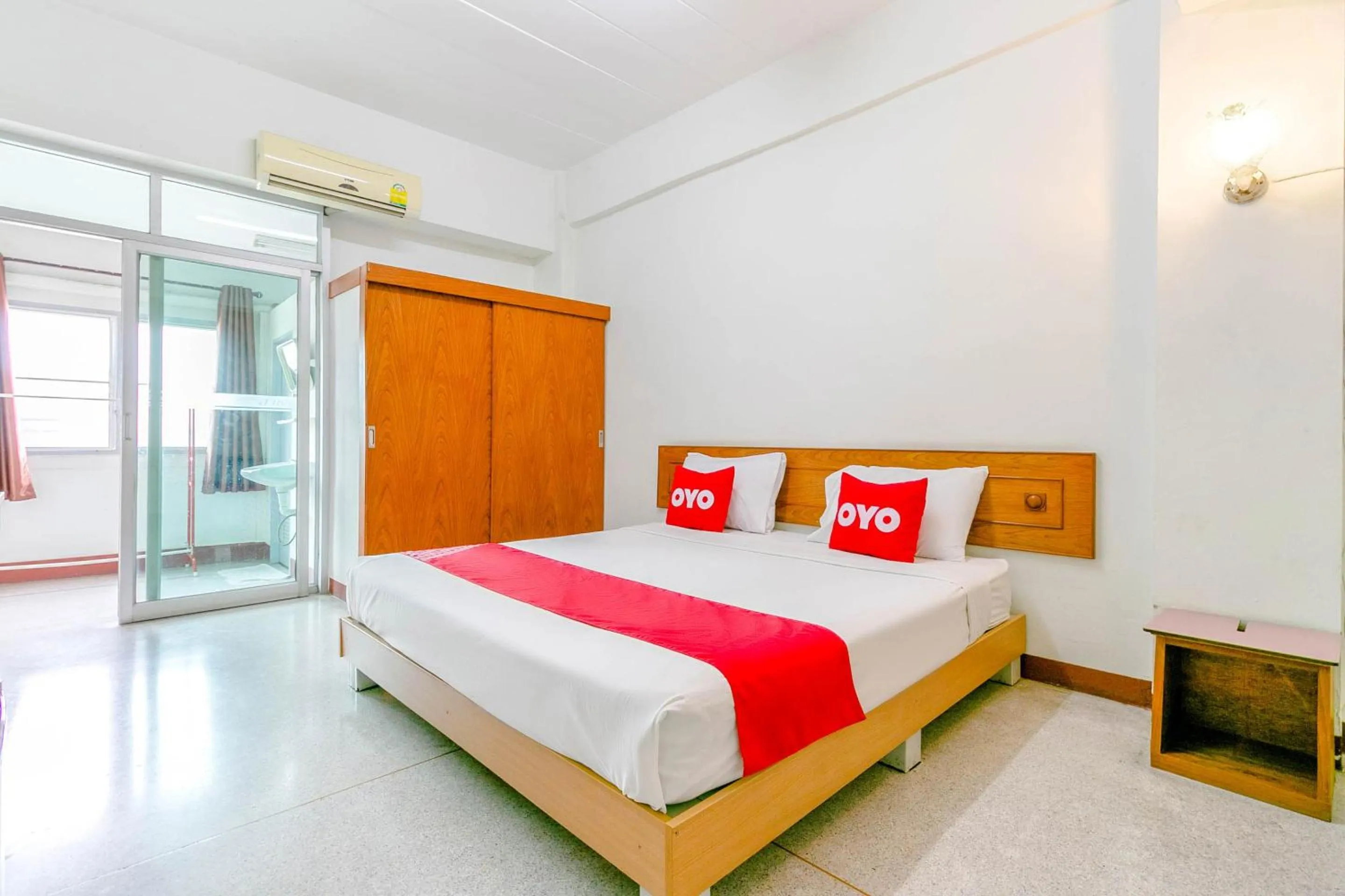 Bedroom, Bed in OYO 1161 Sathorn Mansion