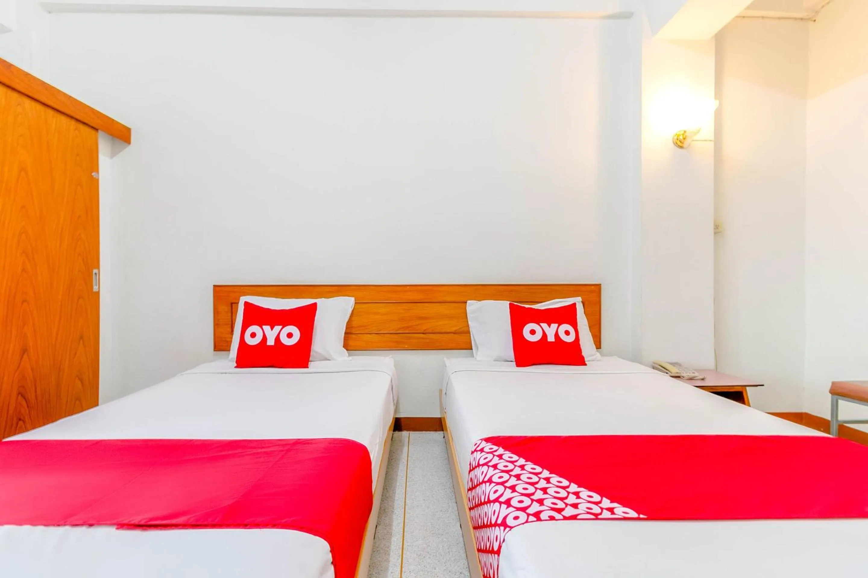 Bedroom, Bed in OYO 1161 Sathorn Mansion