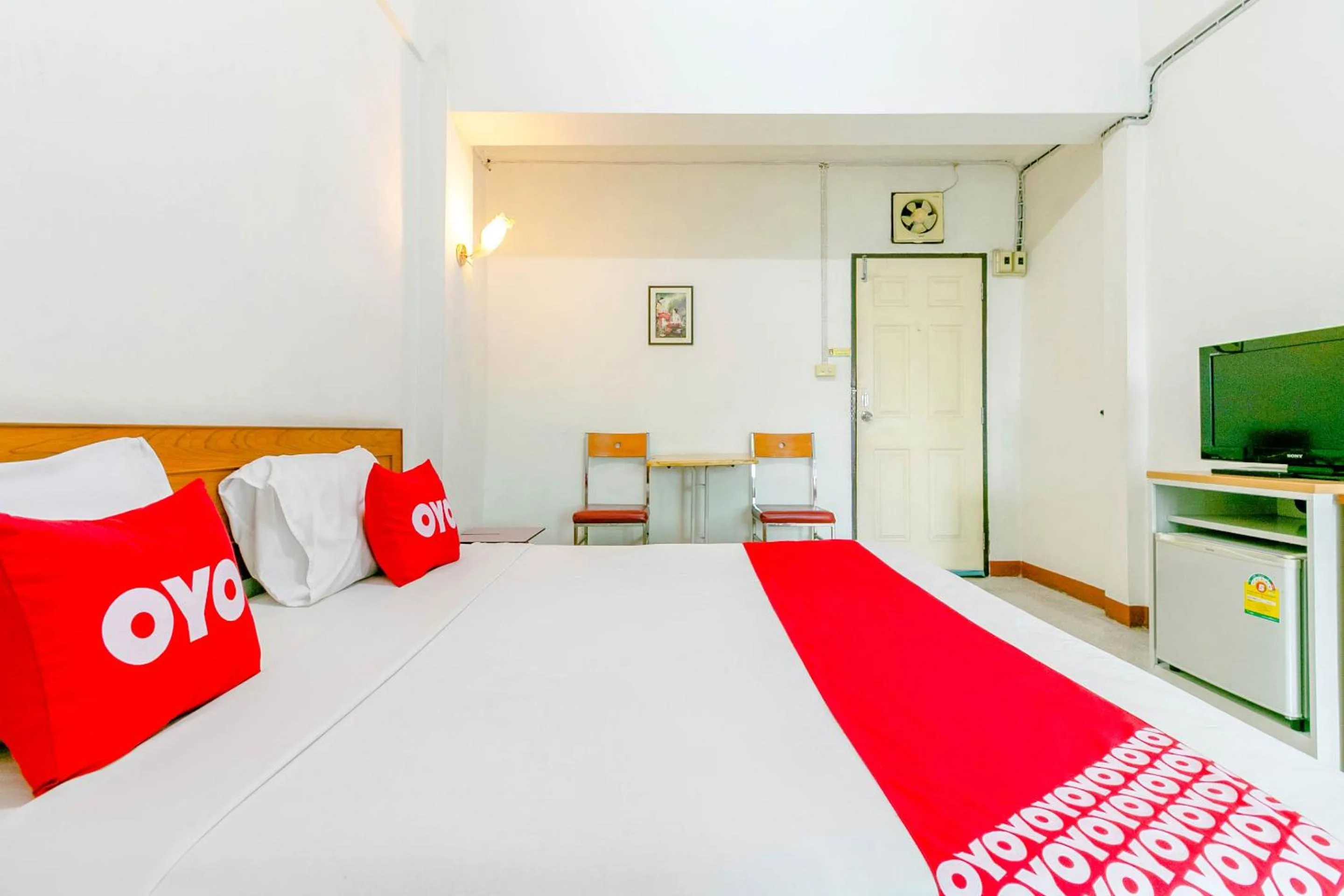 Bedroom, Bed in OYO 1161 Sathorn Mansion