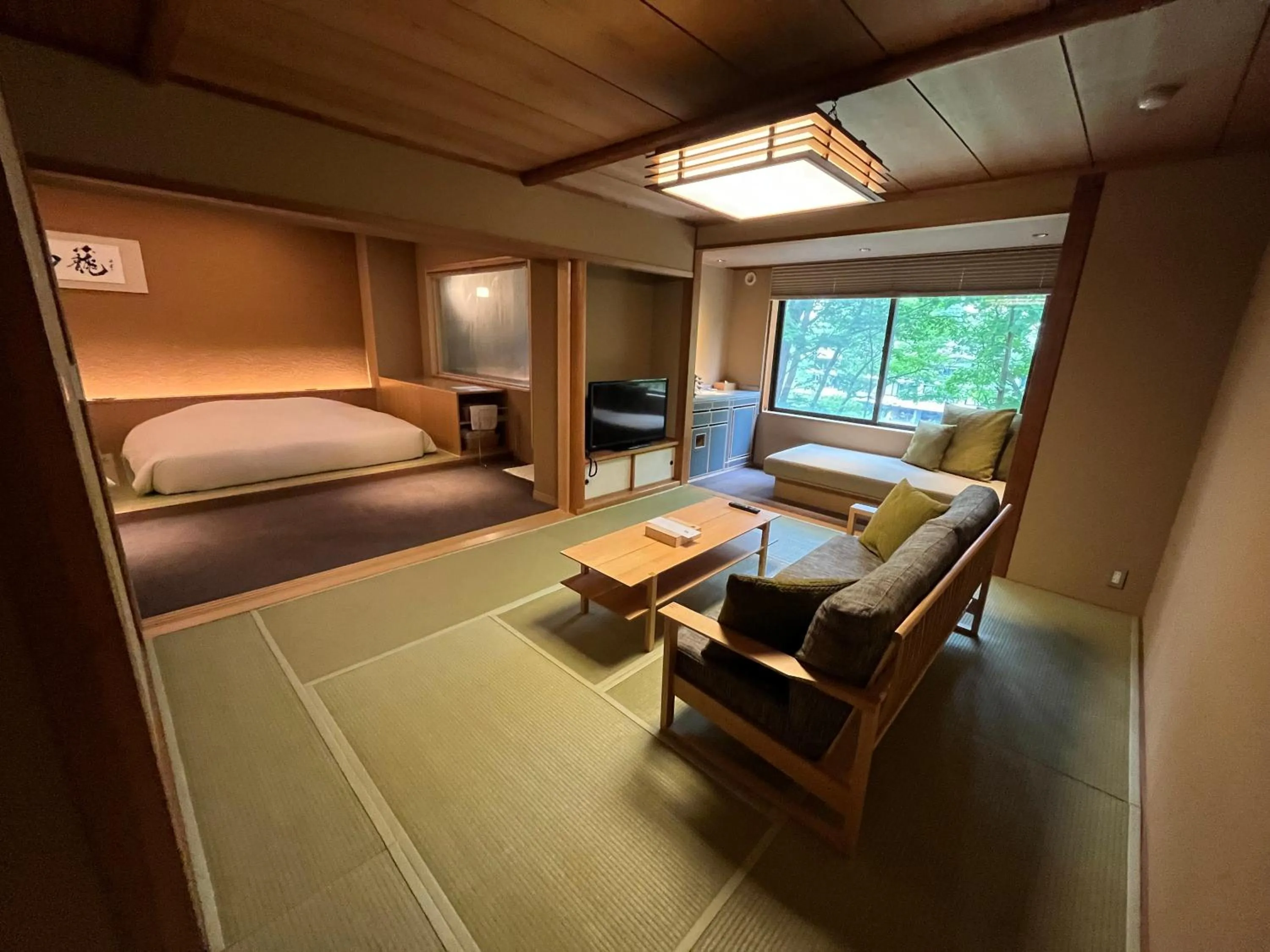 Seating area, Bed in Kuriya Suizan