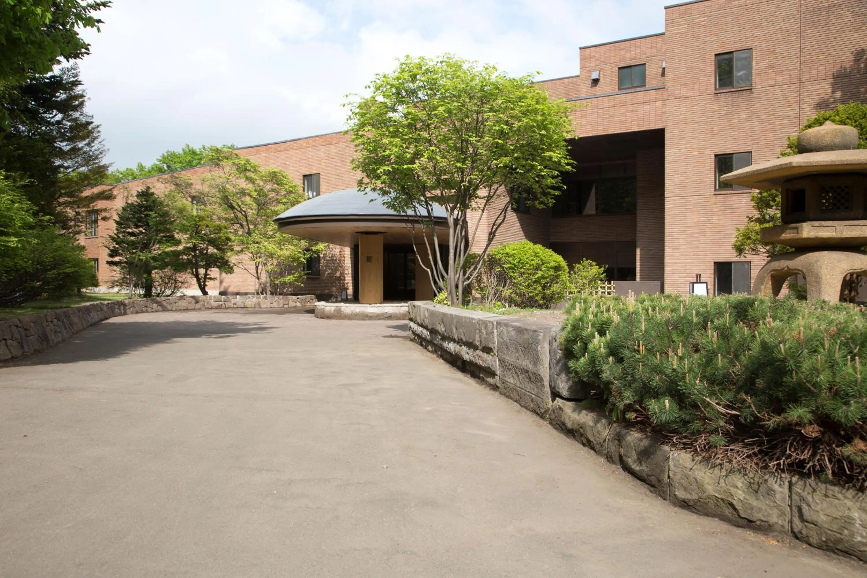 Property building in Kuriya Suizan