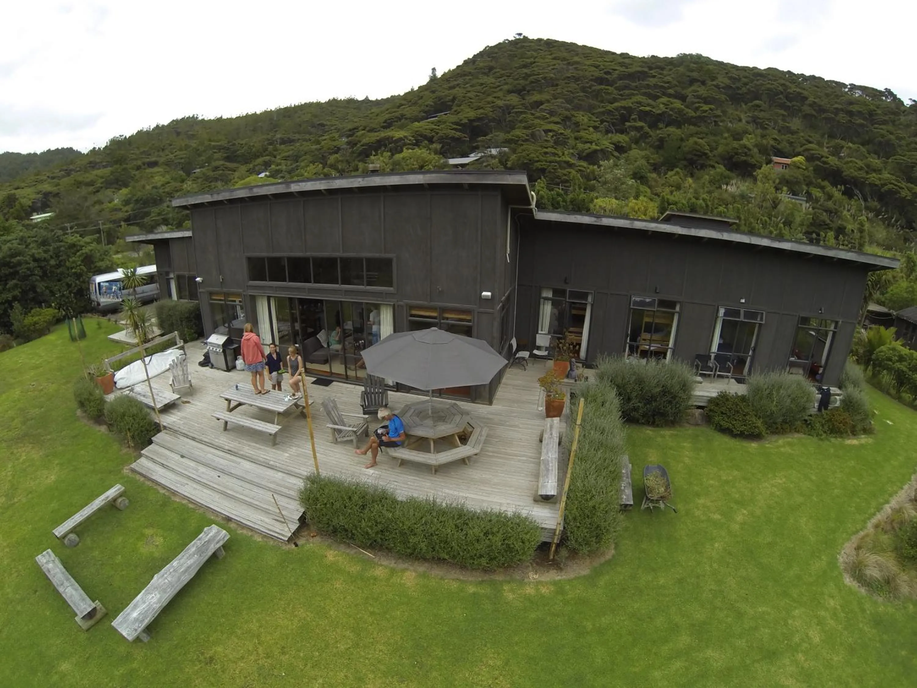Property building in Piha Beachstay Accommodation
