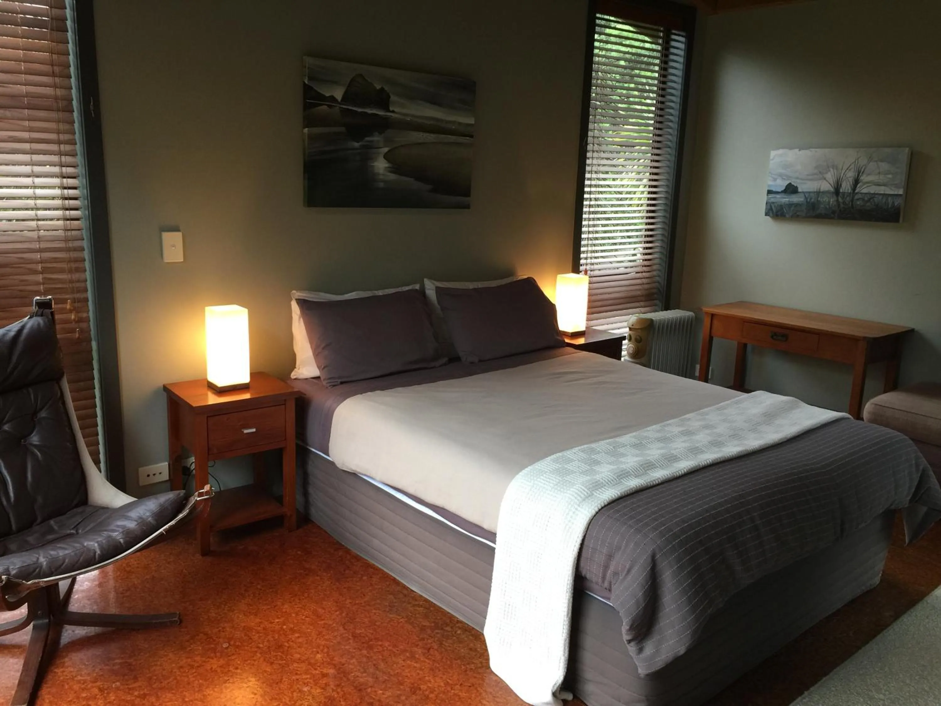 Bedroom, Bed in Piha Beachstay Accommodation