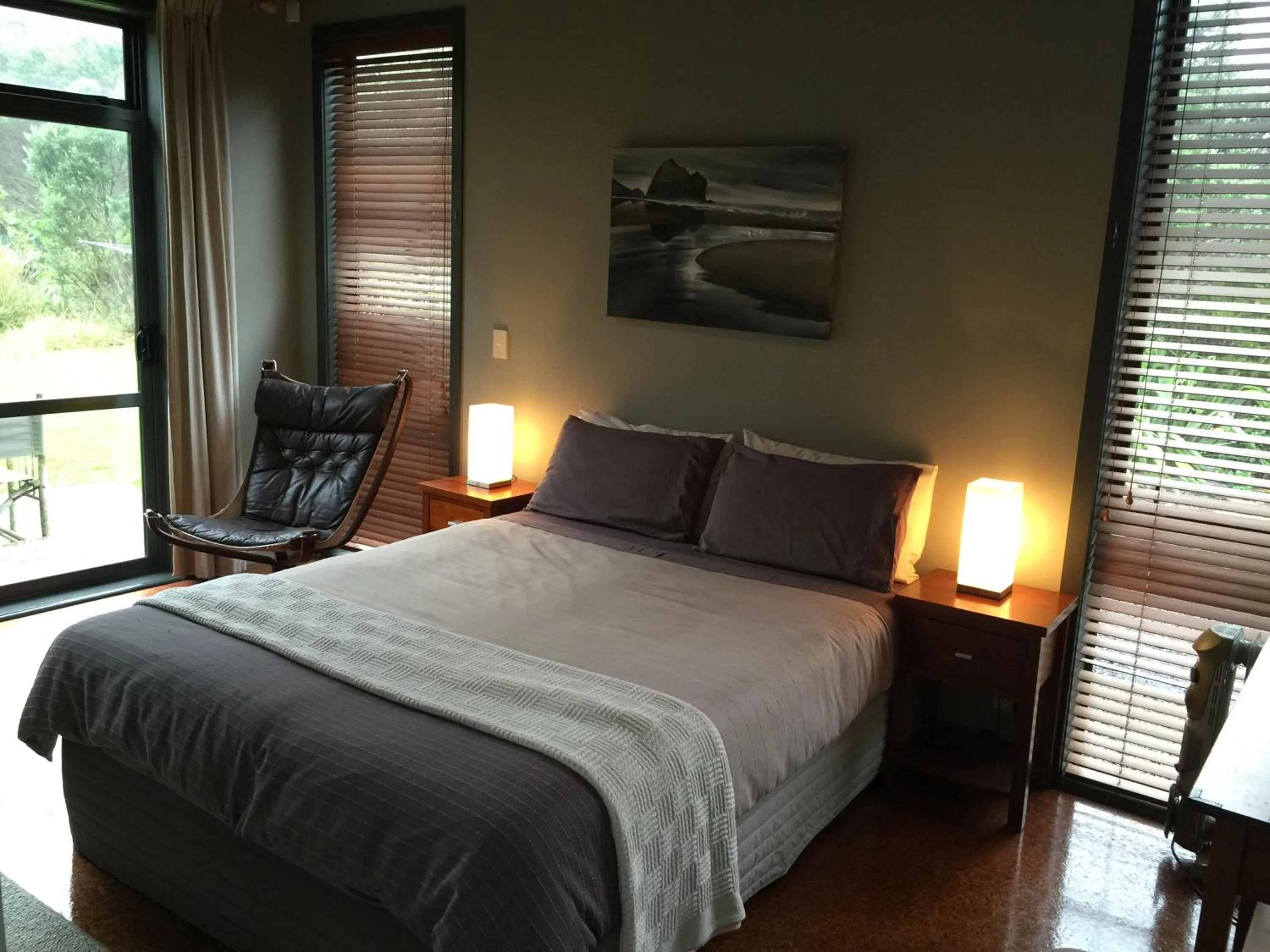 Bedroom, Bed in Piha Beachstay Accommodation