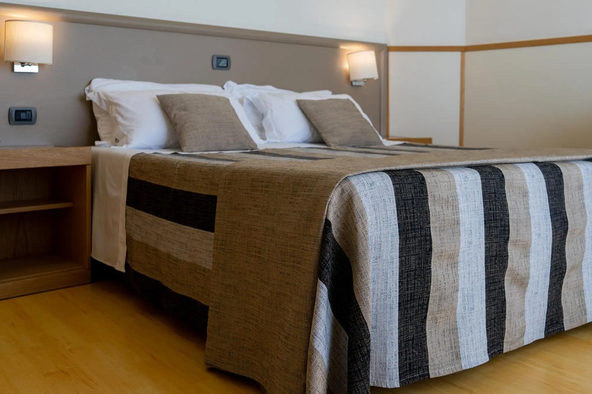 Bed in Hotels Vidi Miramare & Delfino