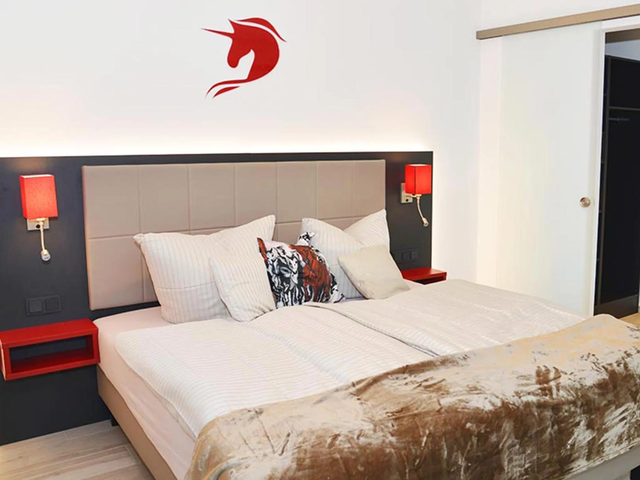 Bed in Hotel Rotes Einhorn ****