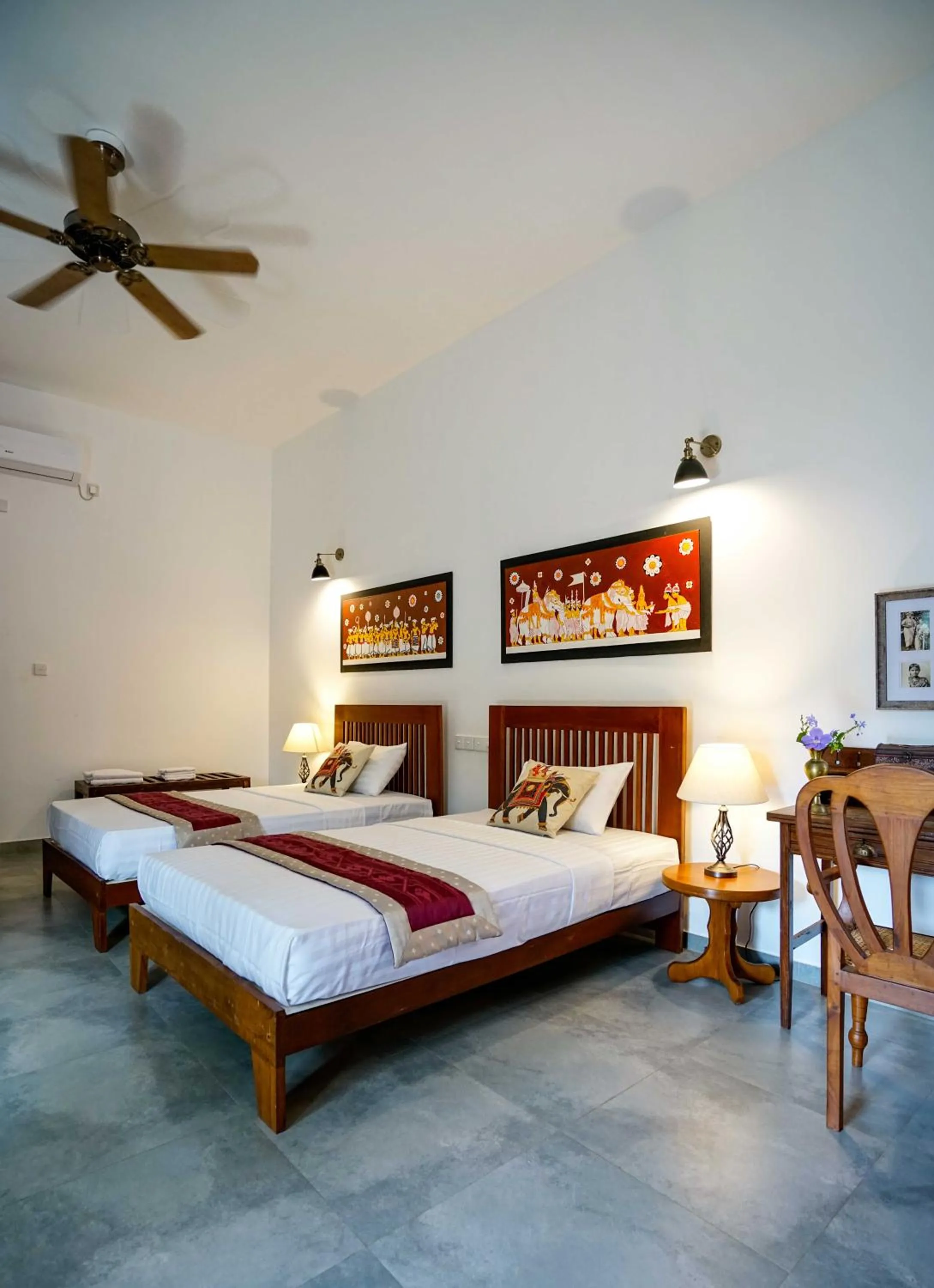 Photo of the whole room, Bed in Atelier