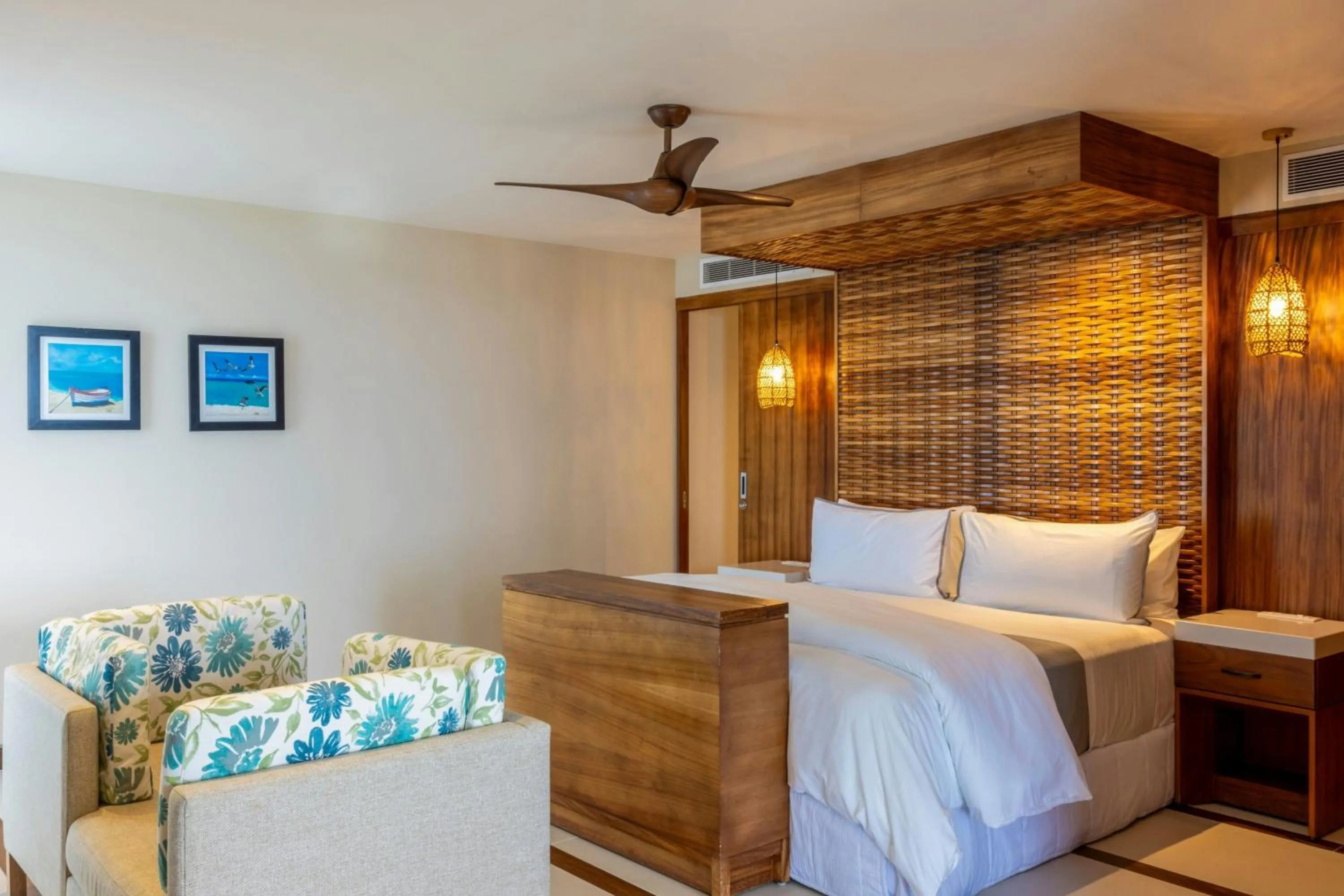 Bedroom, Bed in The Westin Cozumel