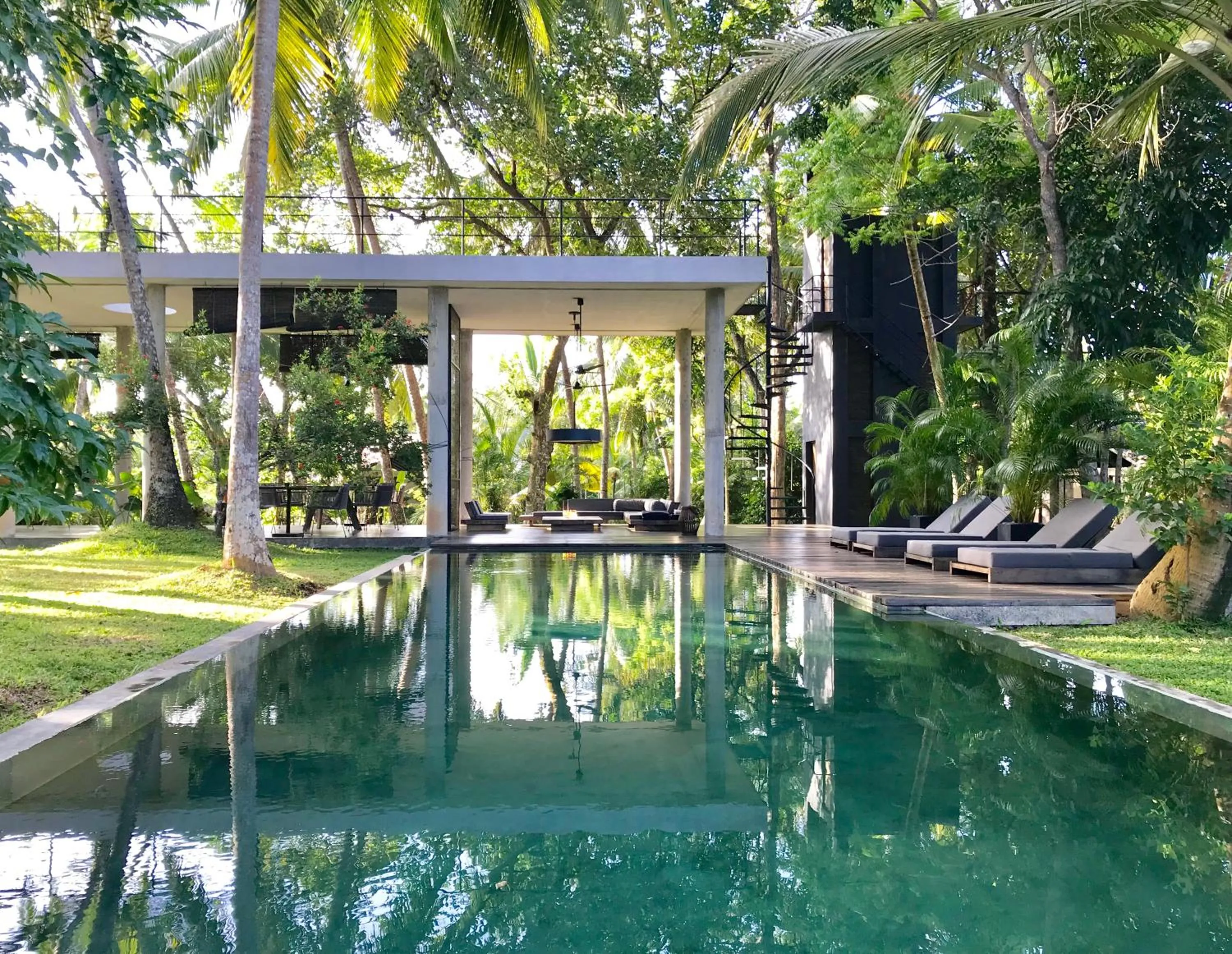 Swimming pool in KAJU GREEN eco lodges