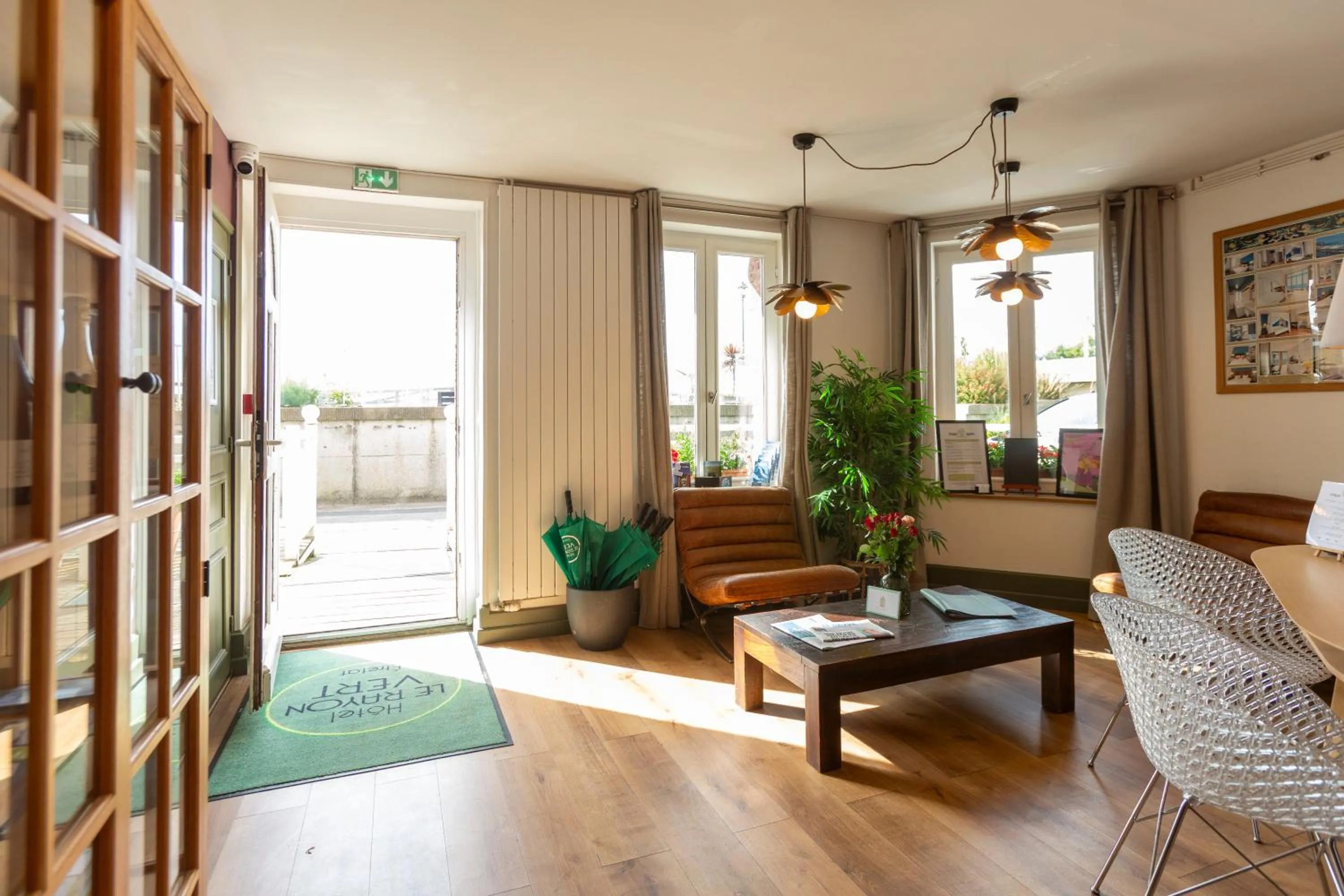 Lobby or reception in Hotel Le Rayon Vert