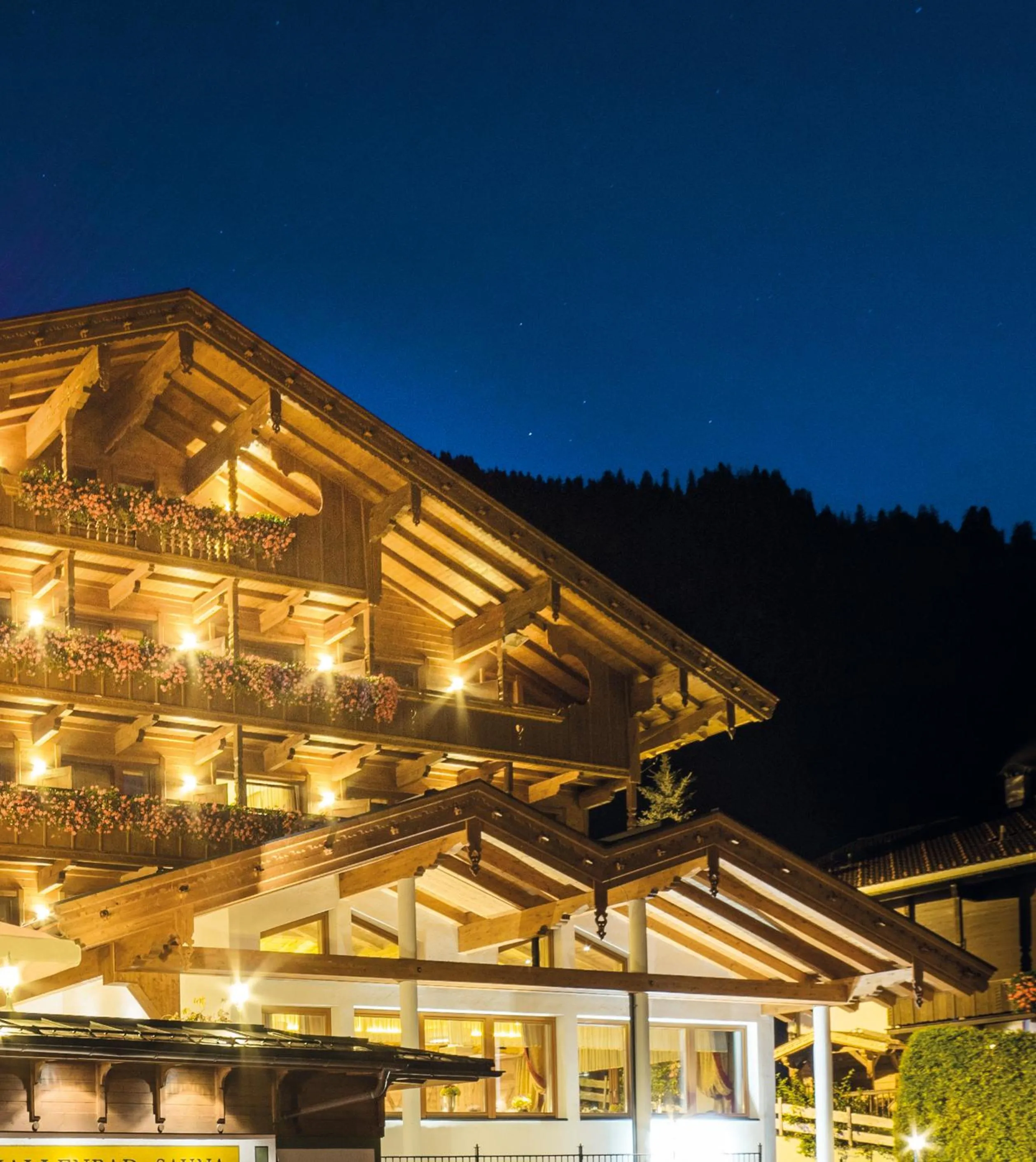 Facade/entrance in Hotel Alphof Alpbach