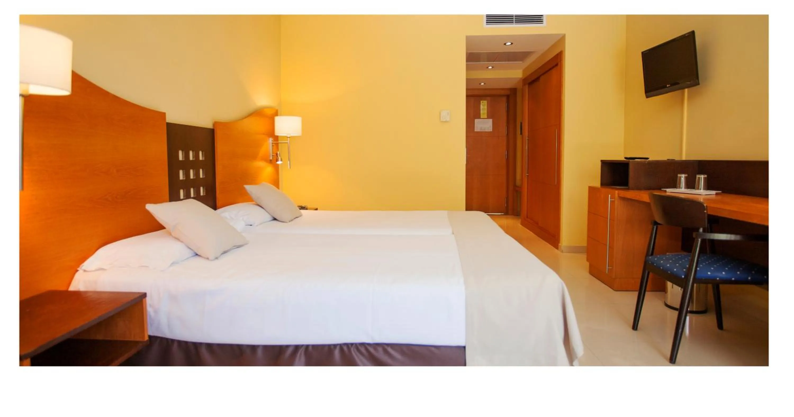 Bedroom, Bed in Hotel LIVVO Costa Taurito & Aquapark