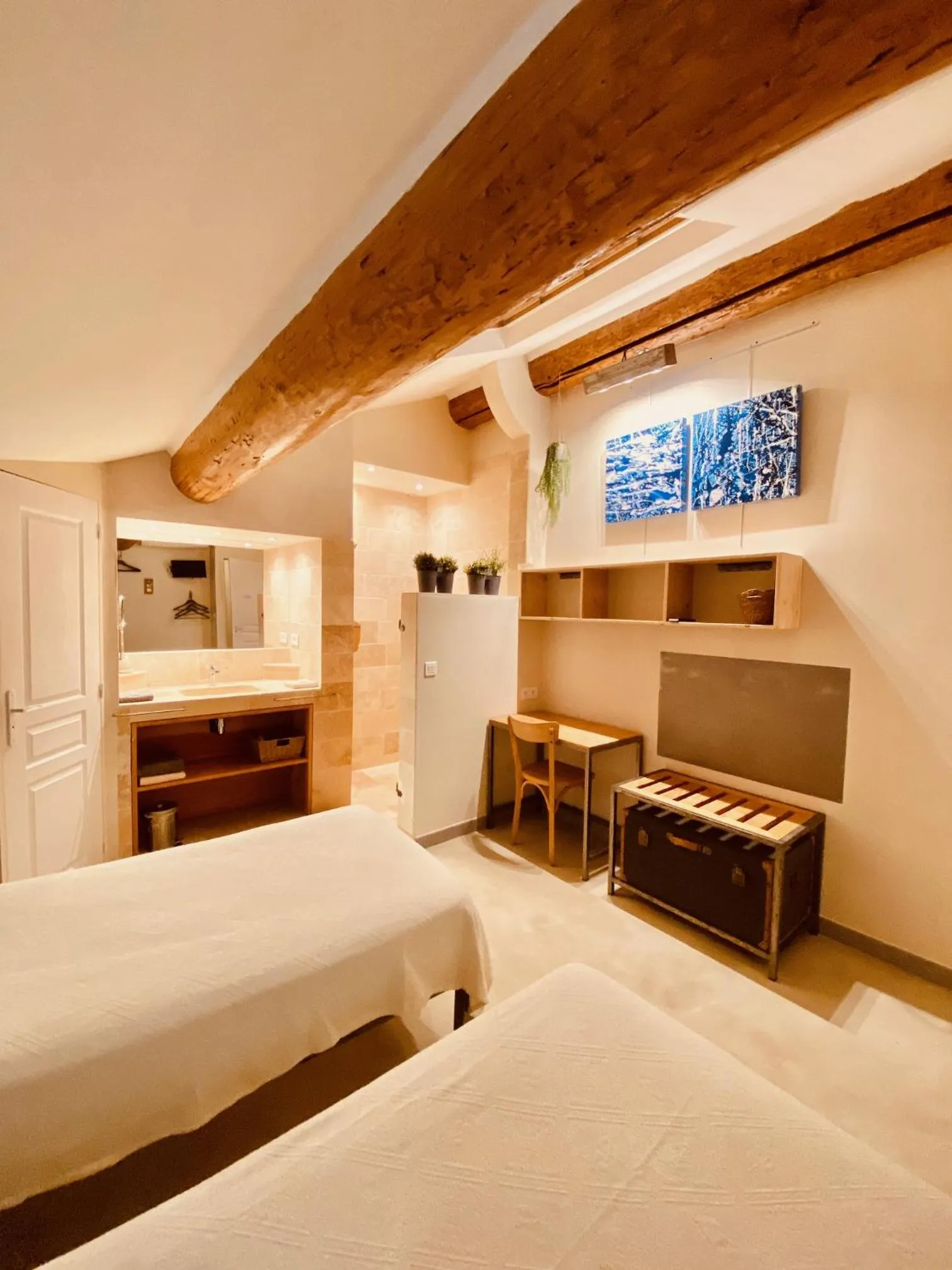 Photo of the whole room, Bed in L'atelier B&B