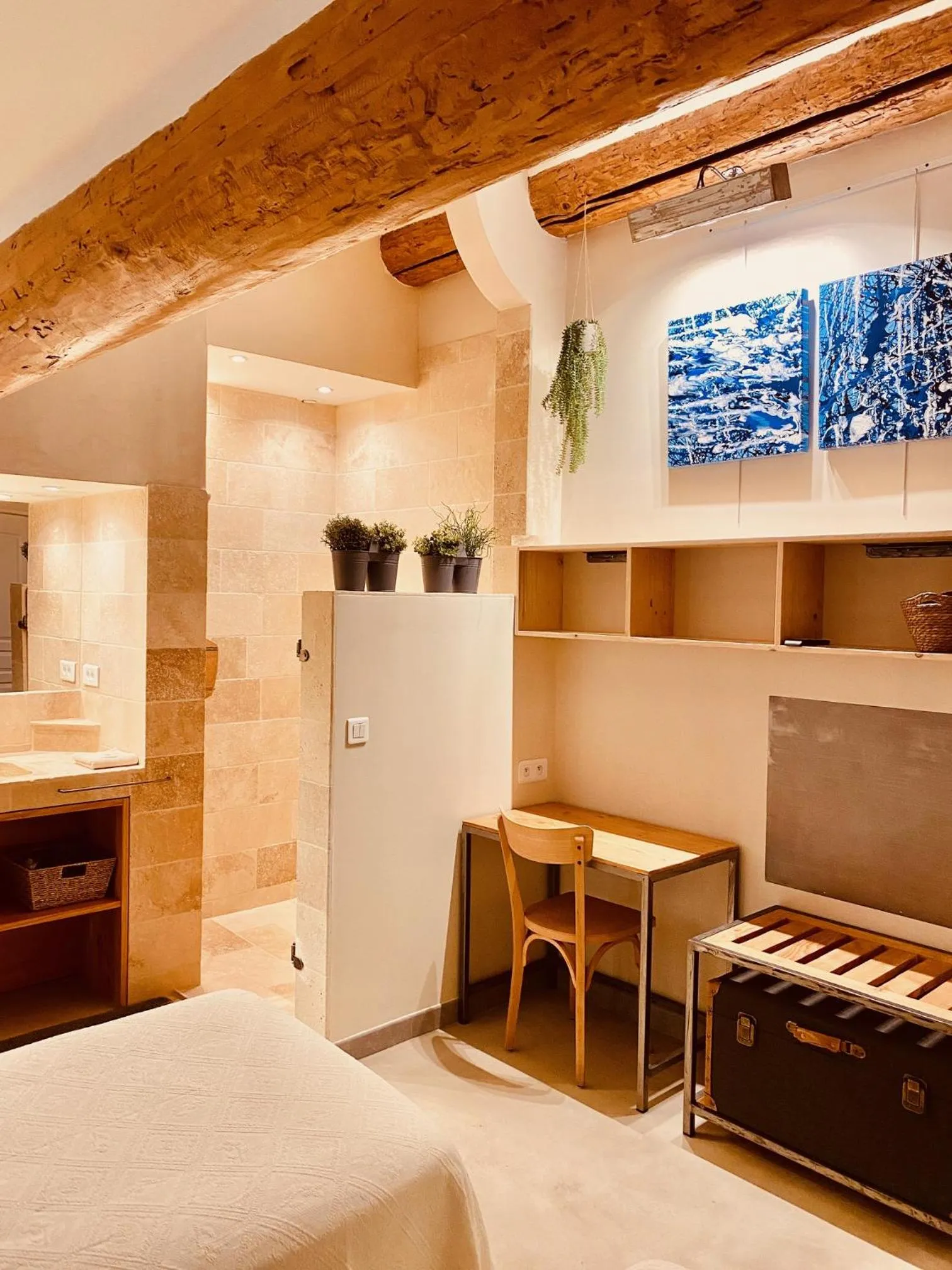 Shower, Bed in L'atelier B&B