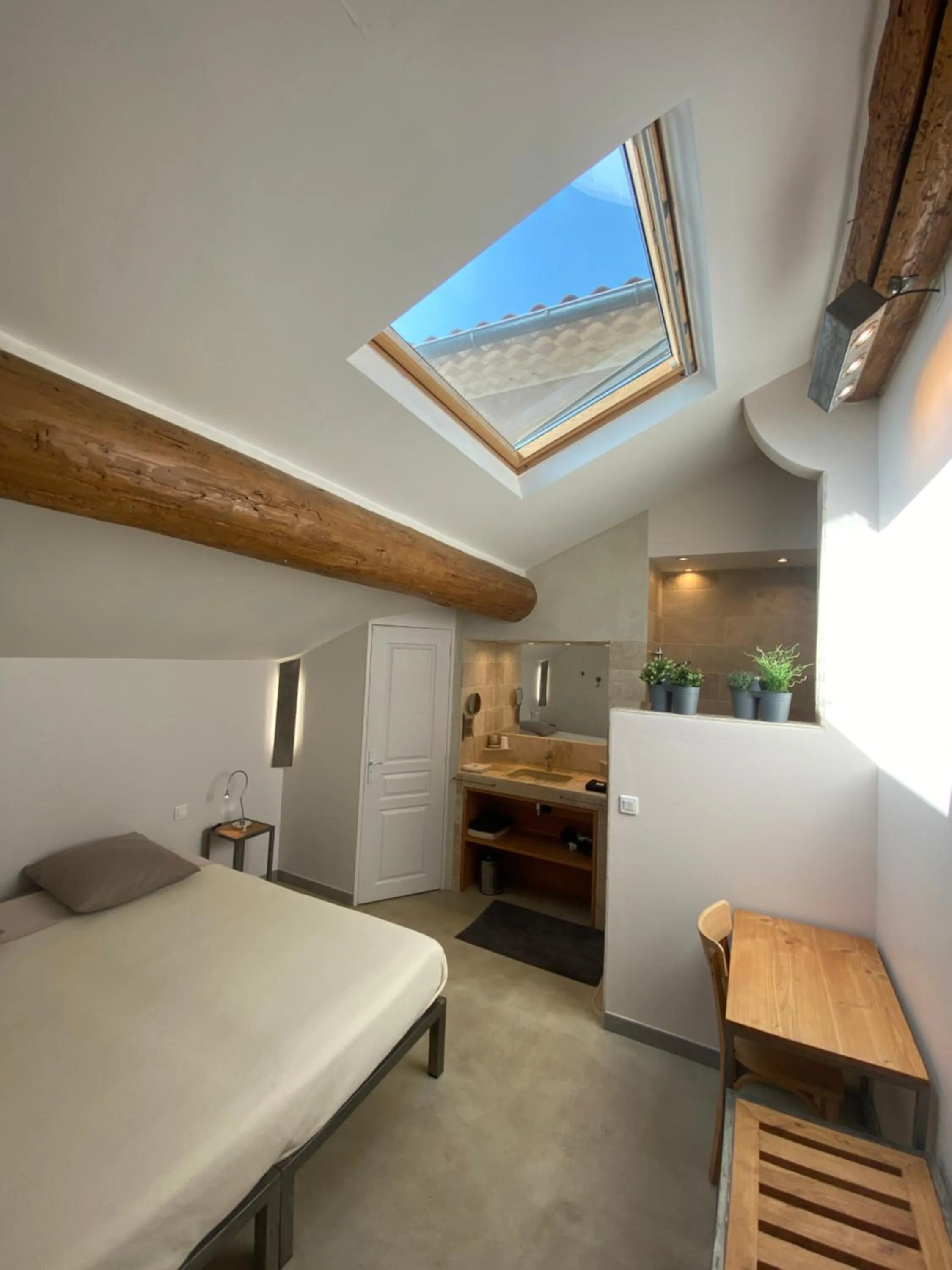 Photo of the whole room, Bed in L'atelier B&B