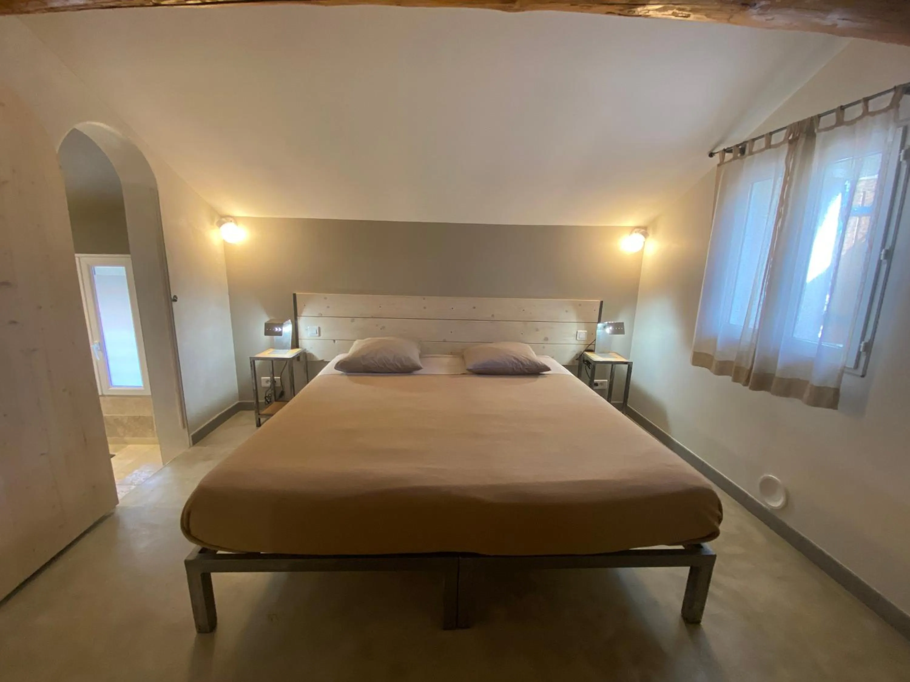 Photo of the whole room, Bed in L'atelier B&B