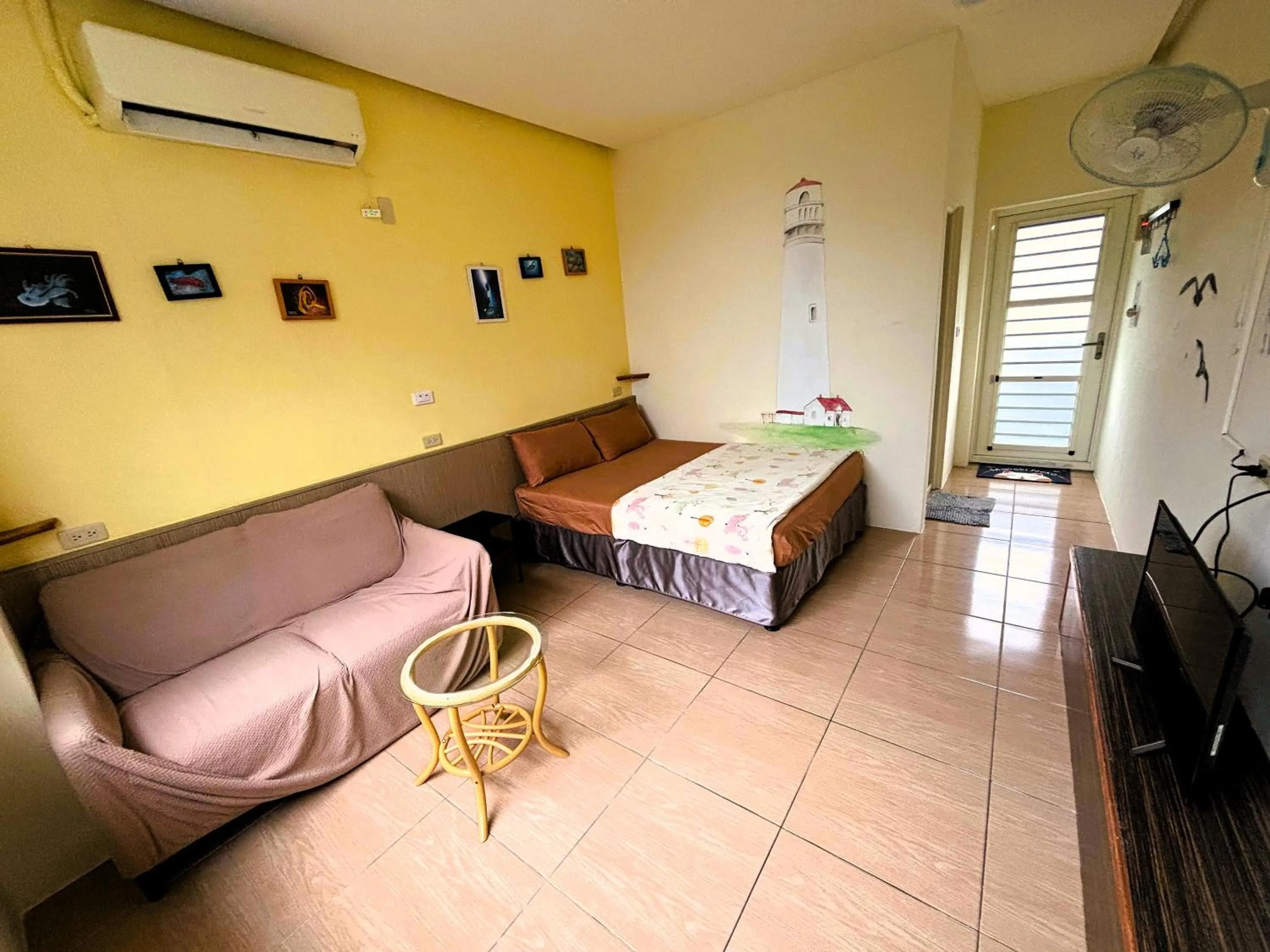 Bed in Fire Island Guest House