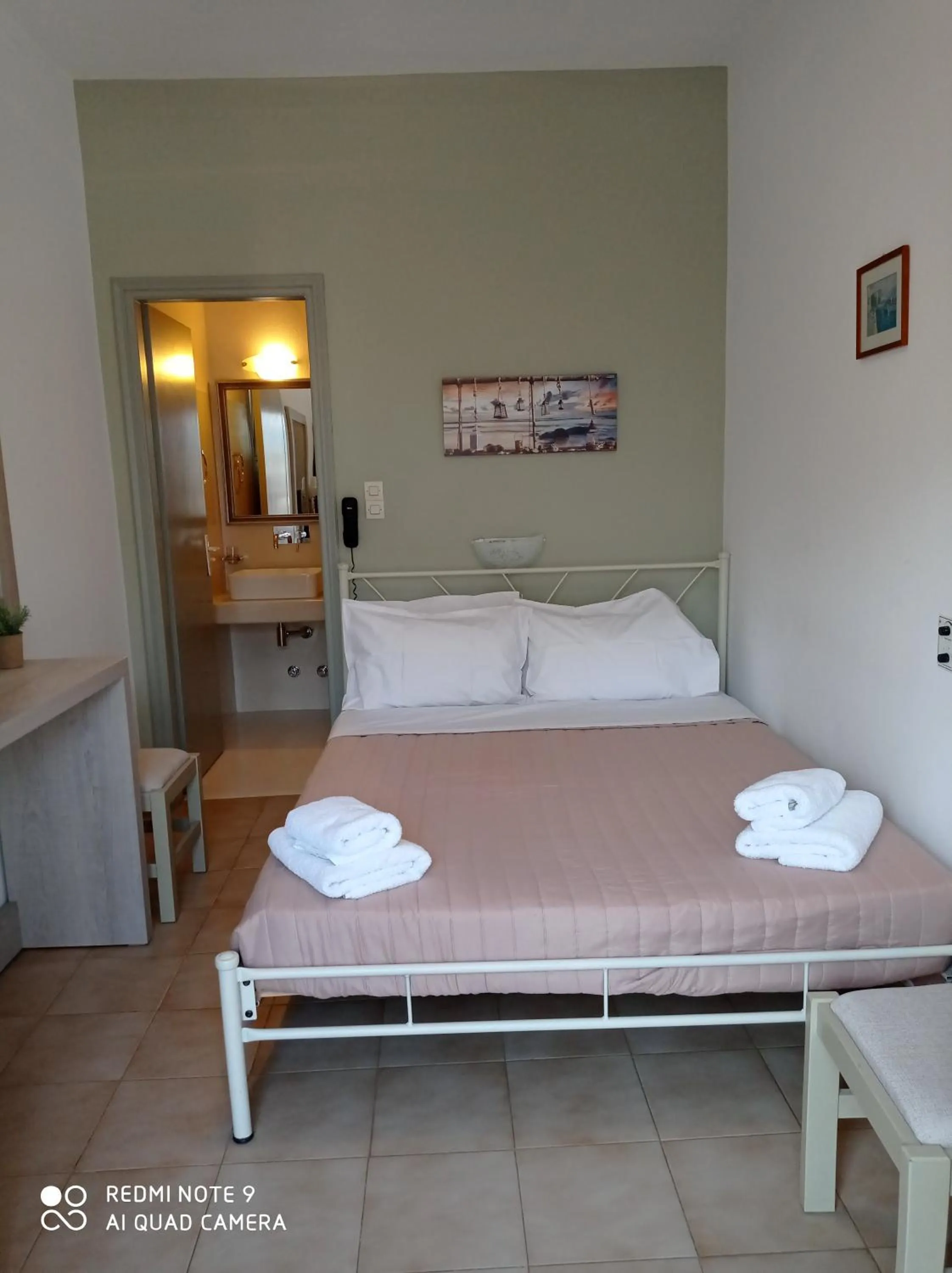 Bedroom, Bed in Summer Shades Hotel - ex Arkoulis