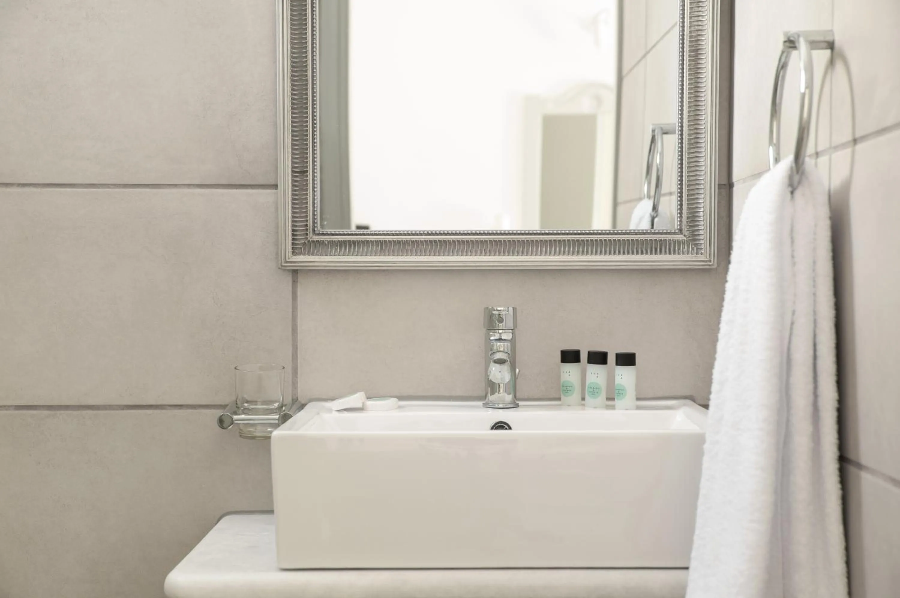 Bathroom in Summer Shades Hotel - ex Arkoulis