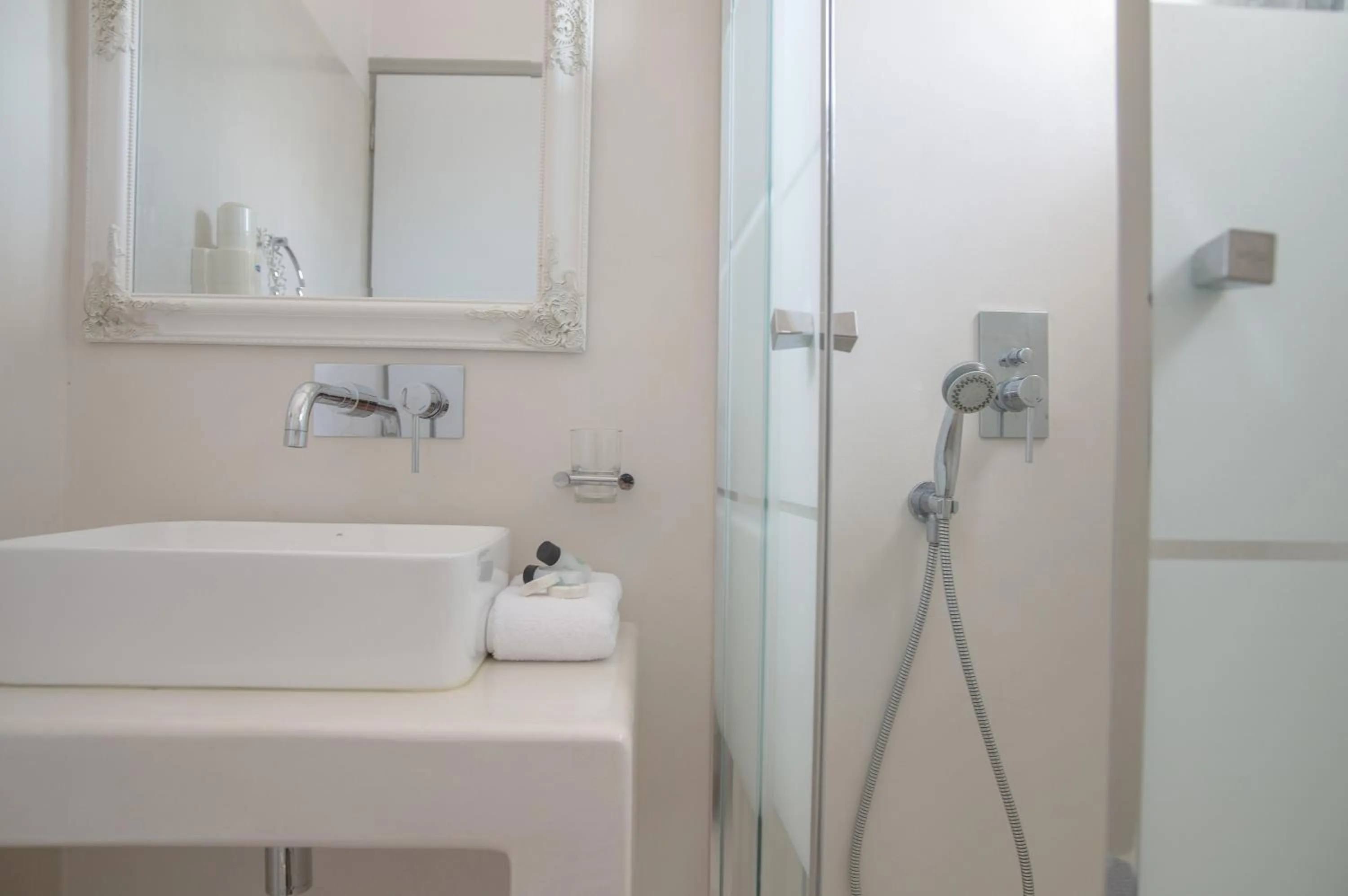 Bathroom in Summer Shades Hotel - ex Arkoulis