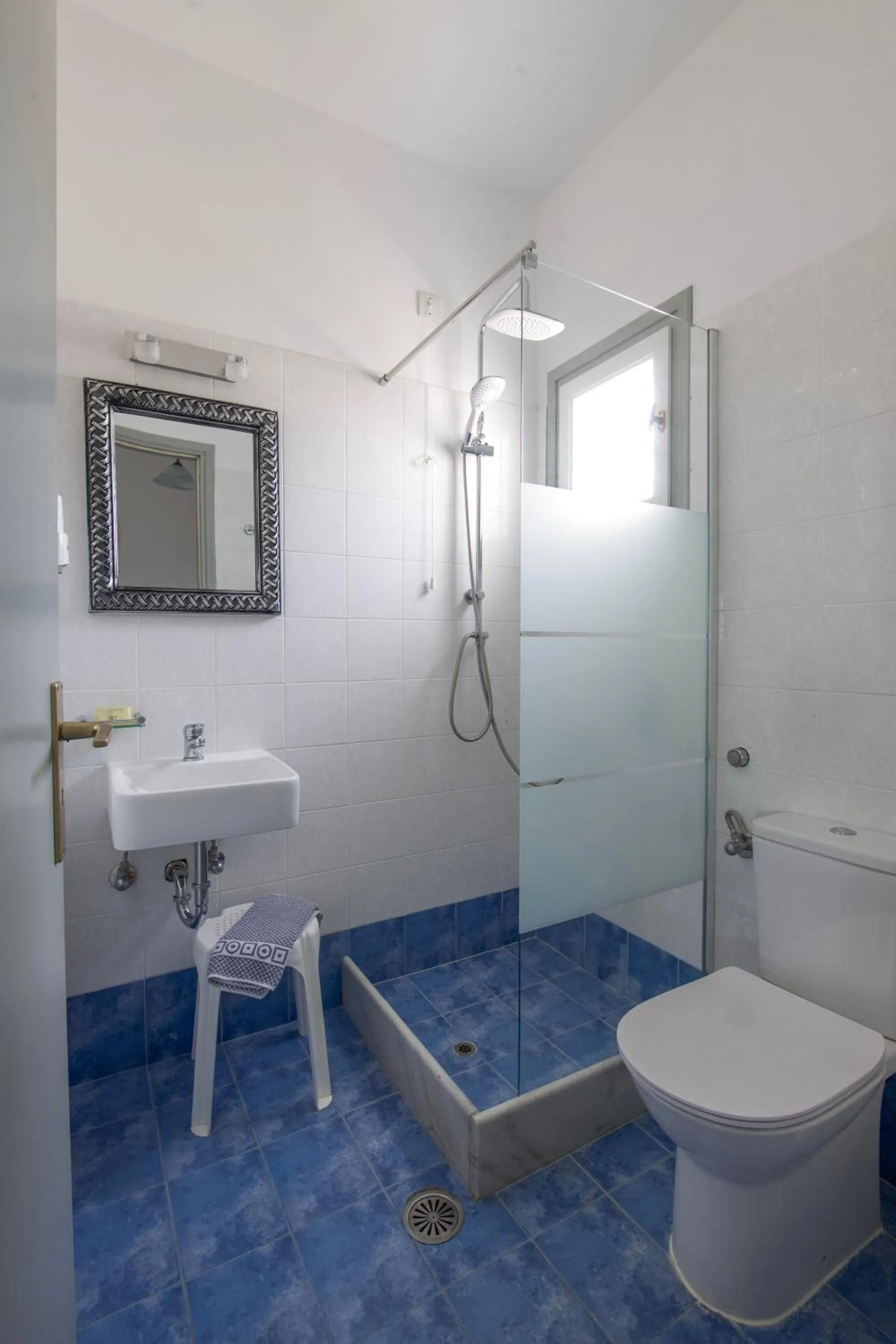 Bathroom in Summer Shades Hotel - ex Arkoulis