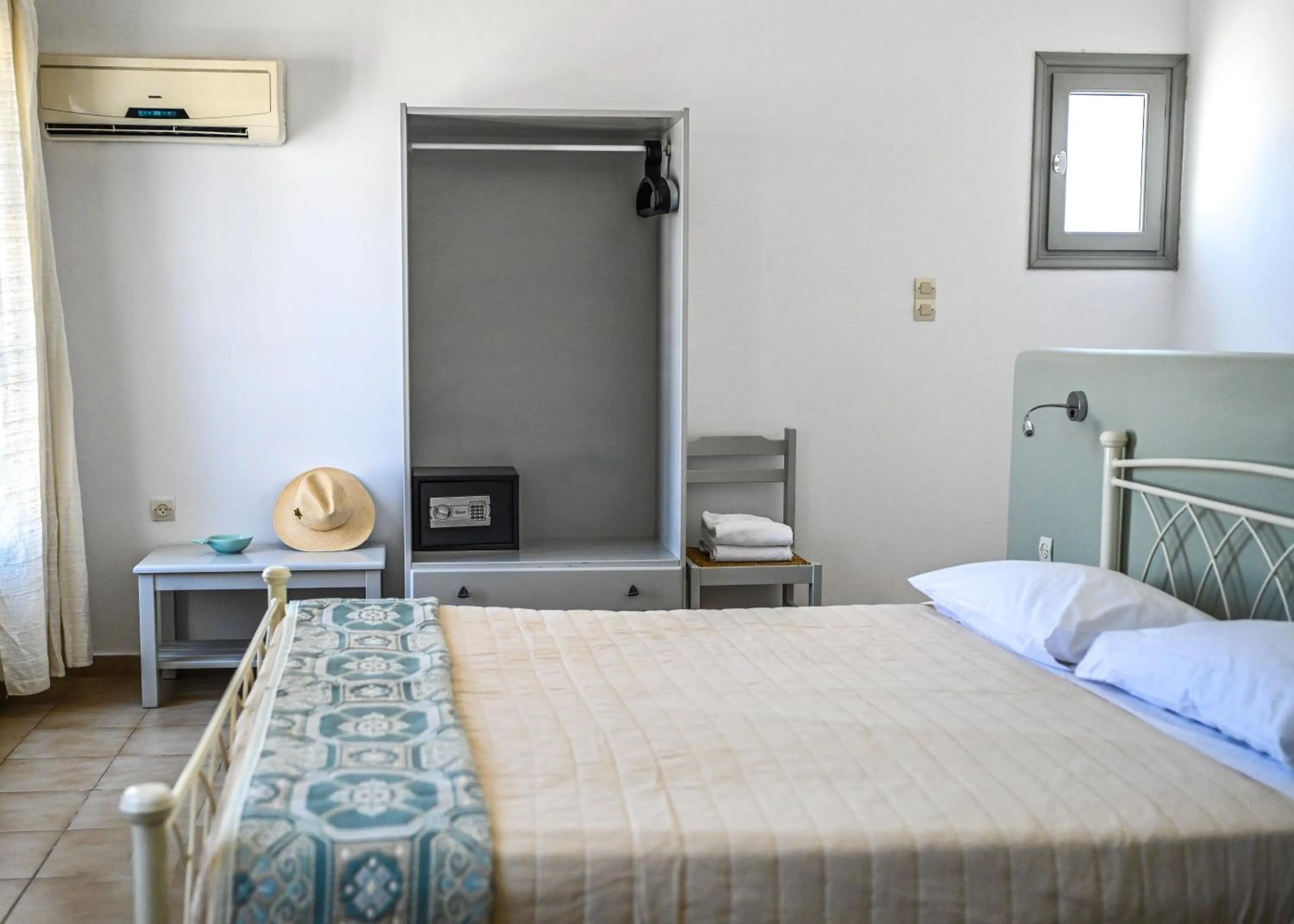 Bed in Summer Shades Hotel - ex Arkoulis