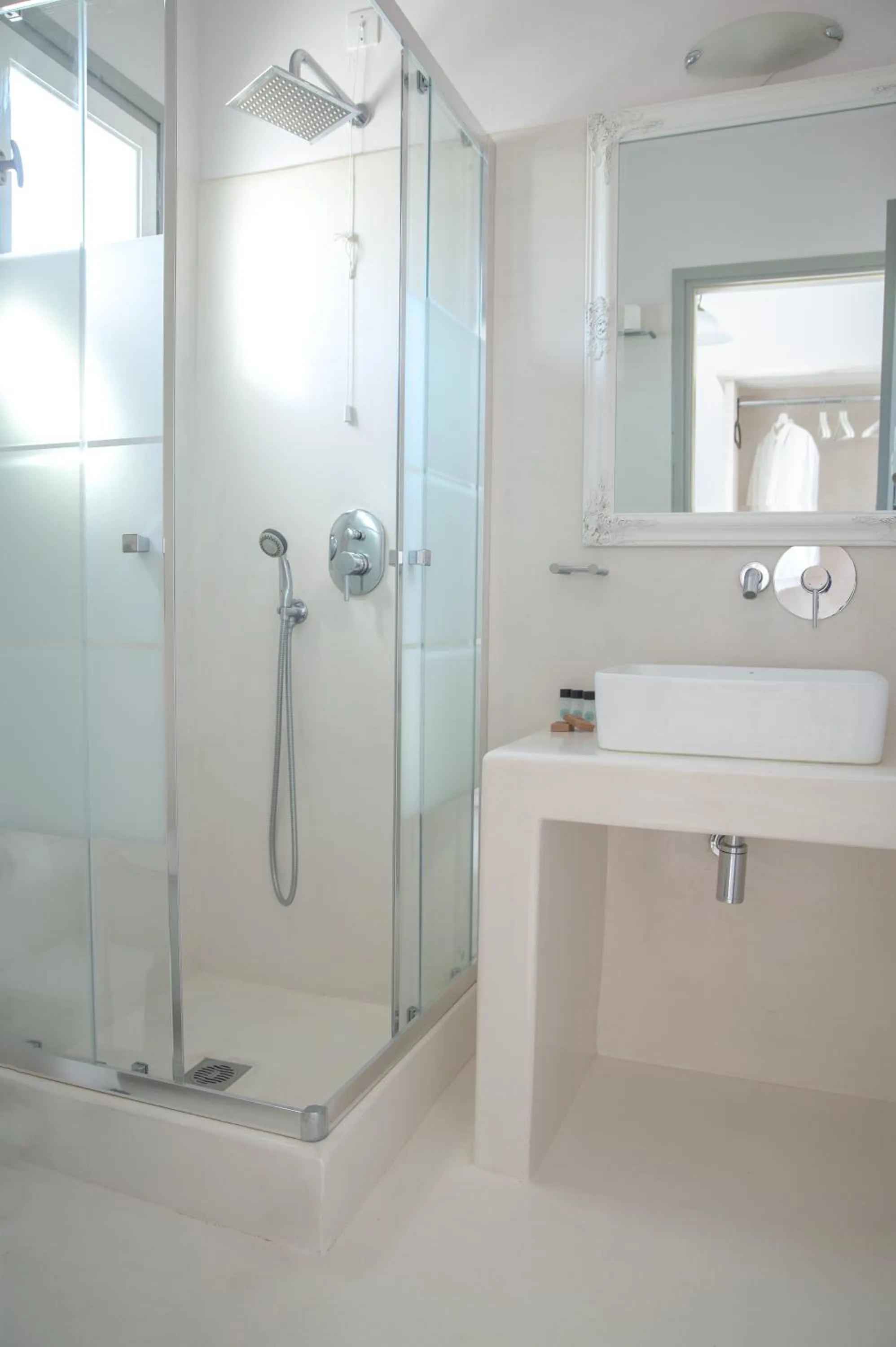 Bathroom in Summer Shades Hotel - ex Arkoulis