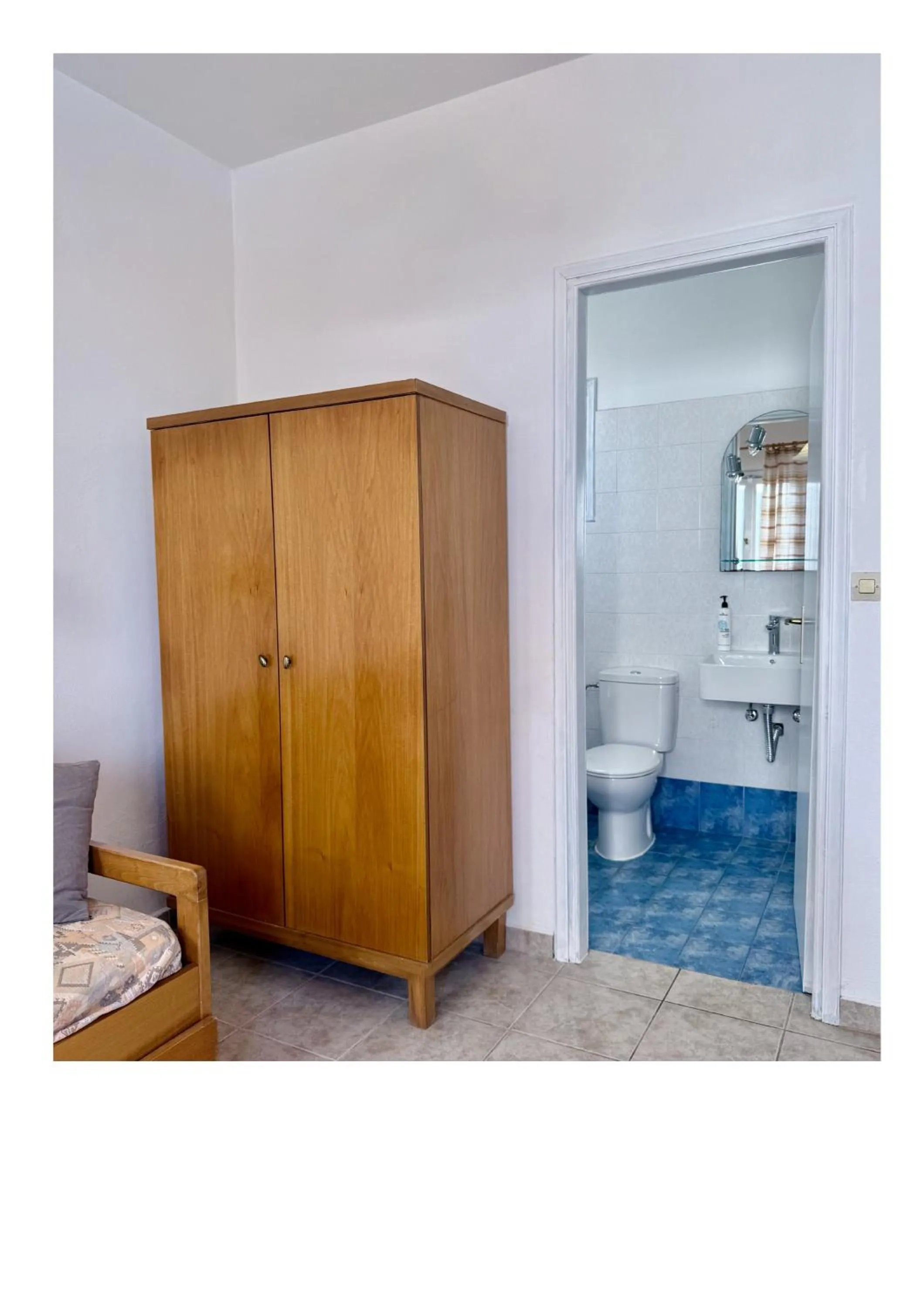 Toilet in Summer Shades Hotel - ex Arkoulis