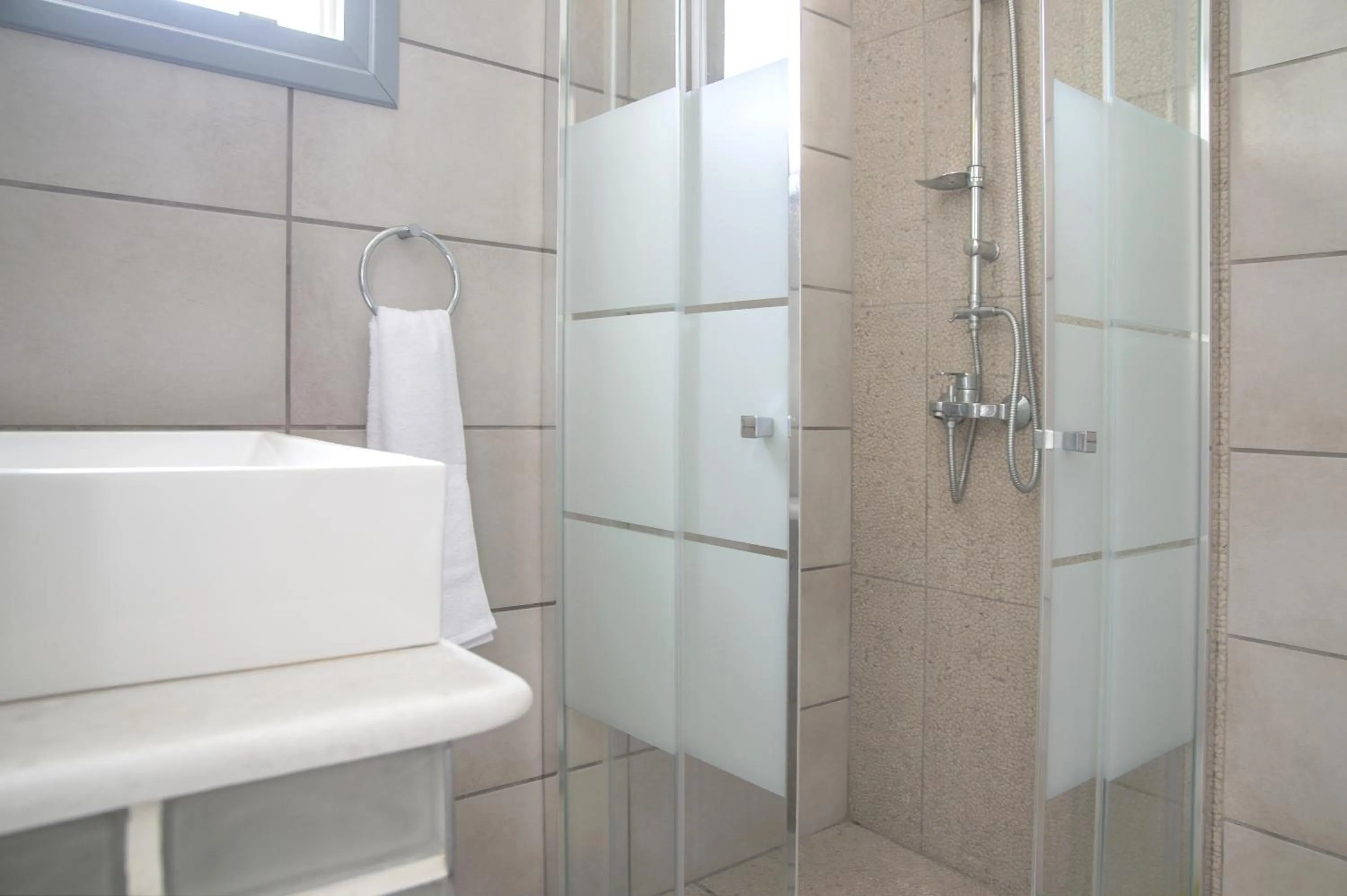 Bathroom in Summer Shades Hotel - ex Arkoulis