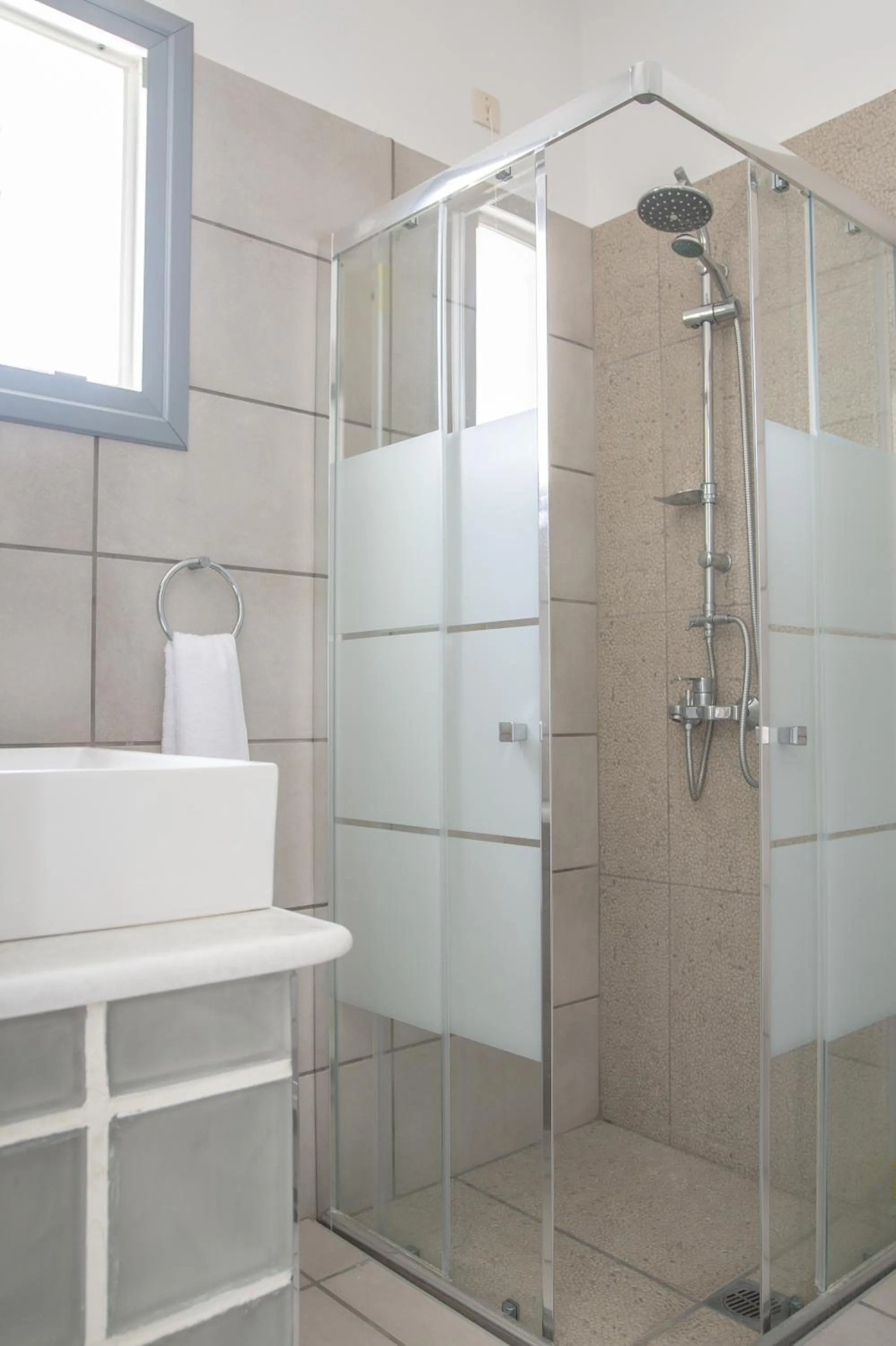 Bathroom in Summer Shades Hotel - ex Arkoulis